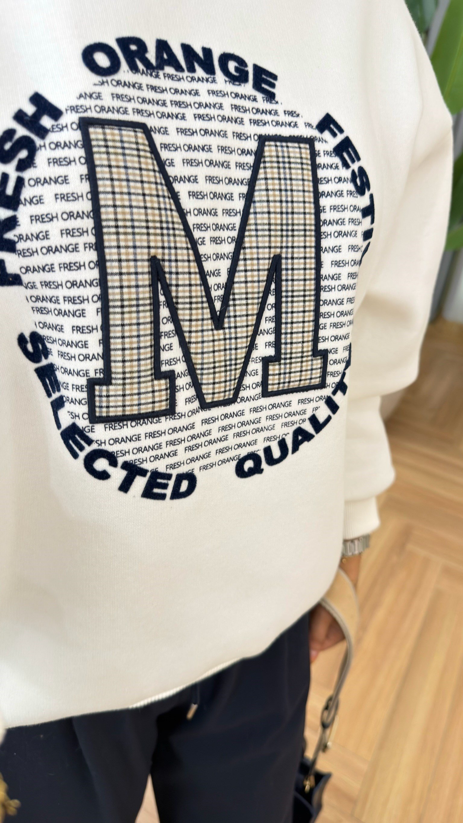 M Nakış İşlemeli Sweatshirt