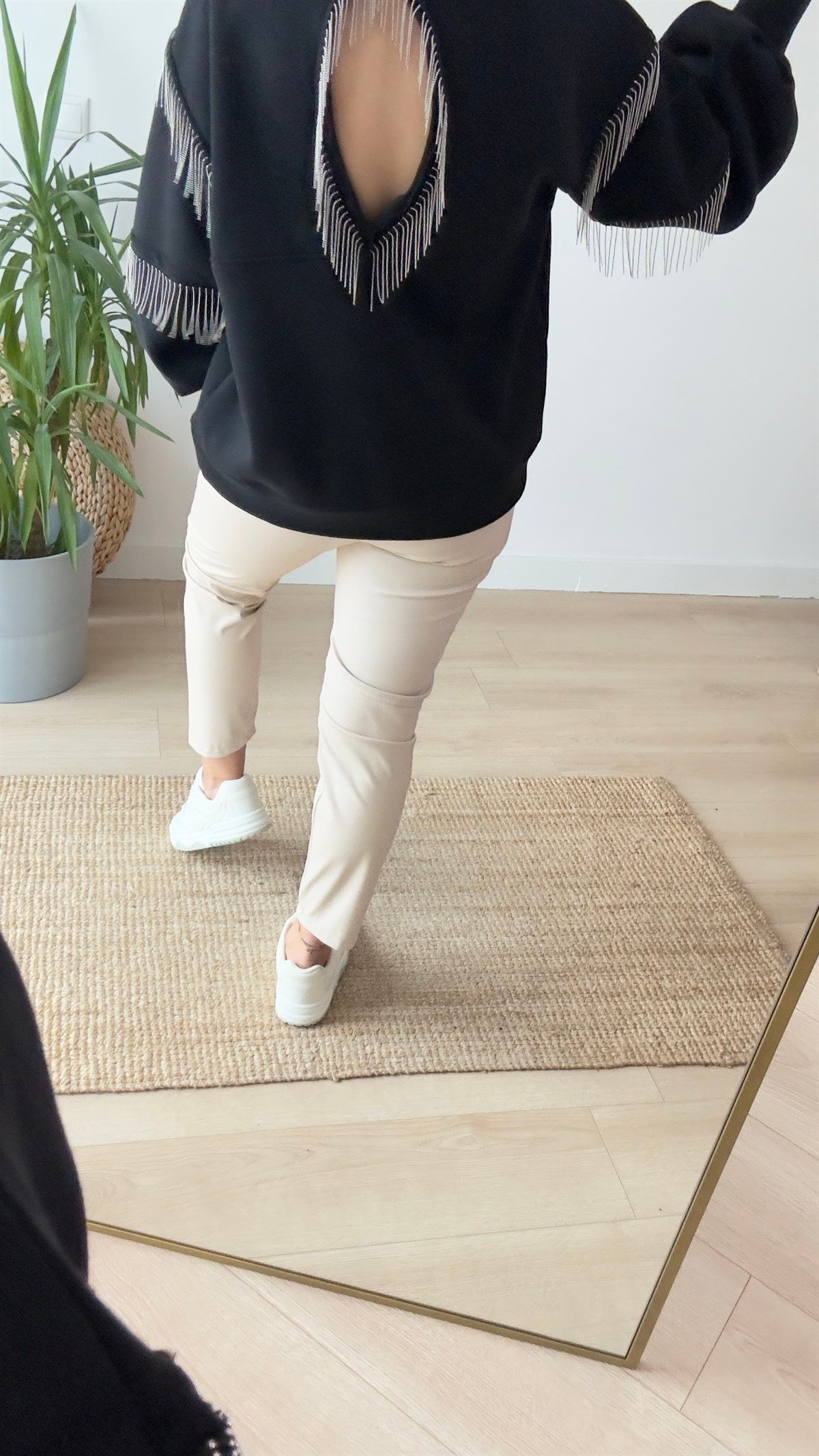 Sırt Pencere Detaylı Zincirli Tasarım Sweat