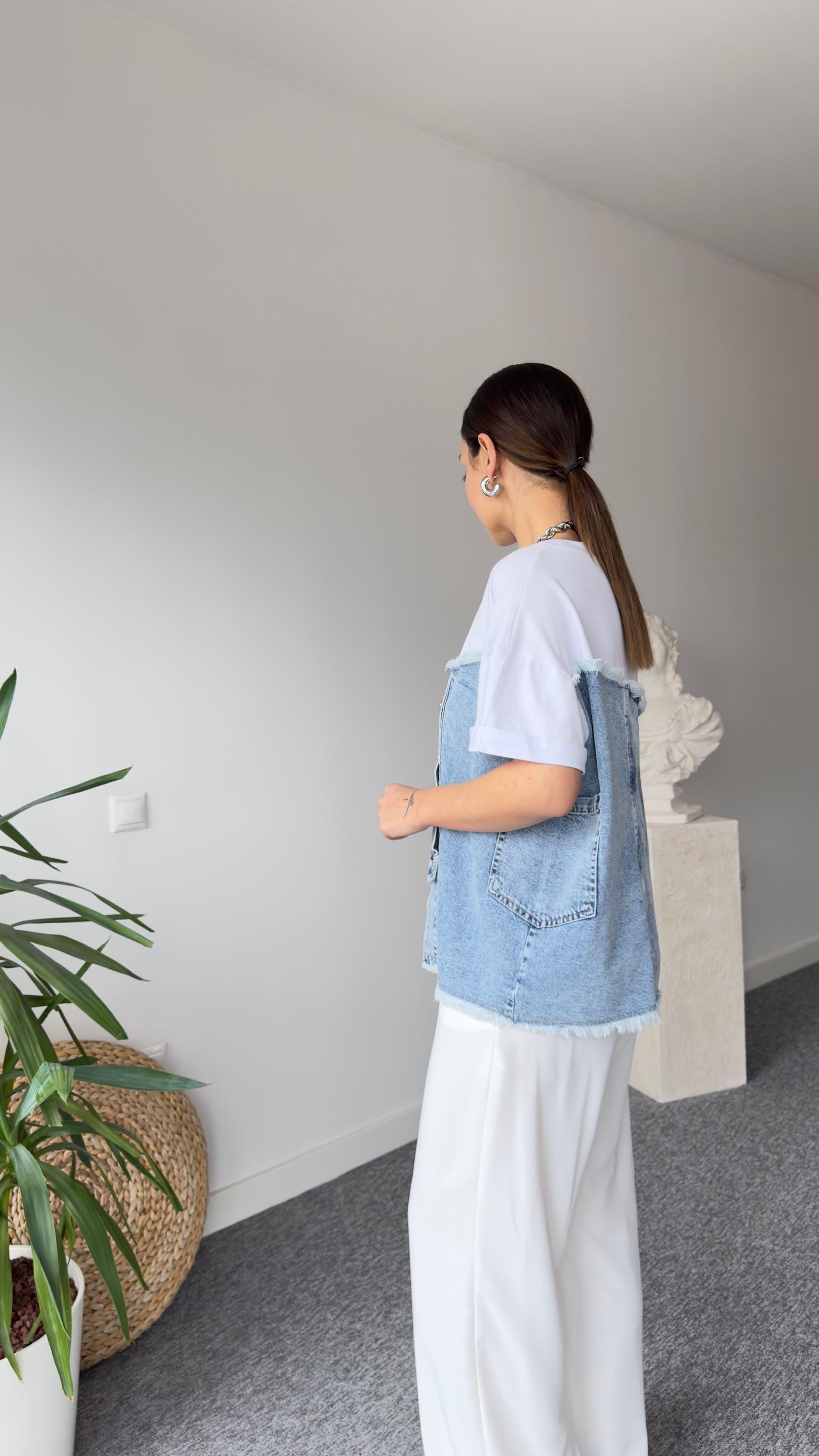 Asimetrik Kot Detaylı Beyaz Tshirt