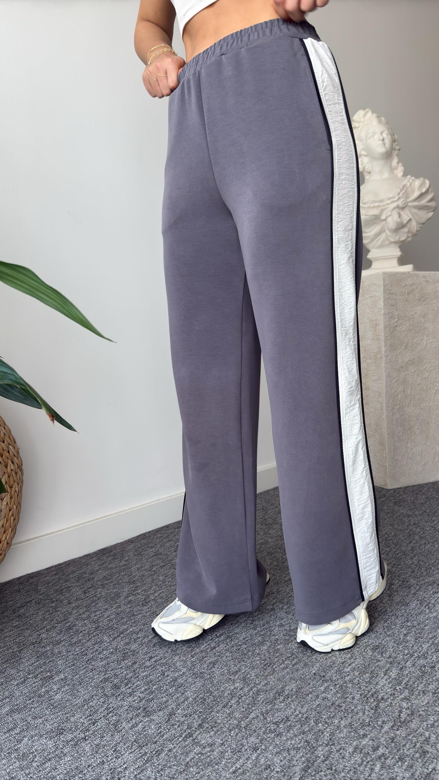 Paraşüt Detaylı Gri Modal Takım