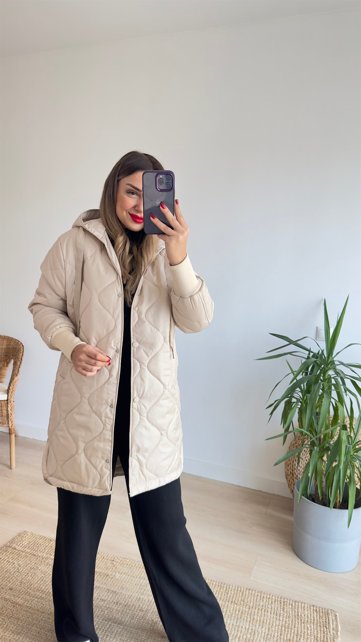 Kapüşonlu Ekru Kapitone Mont