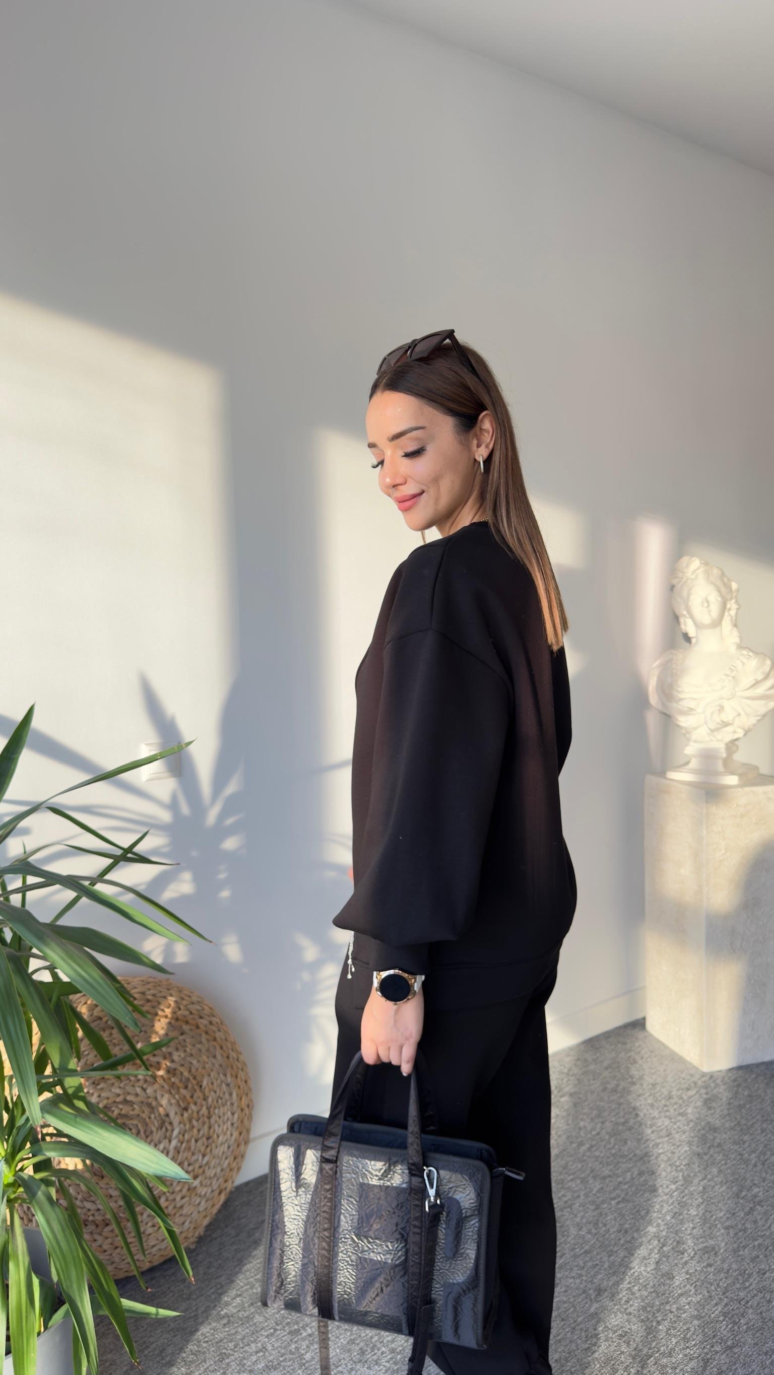 Siyah V Taş Detaylı Sweatshirt