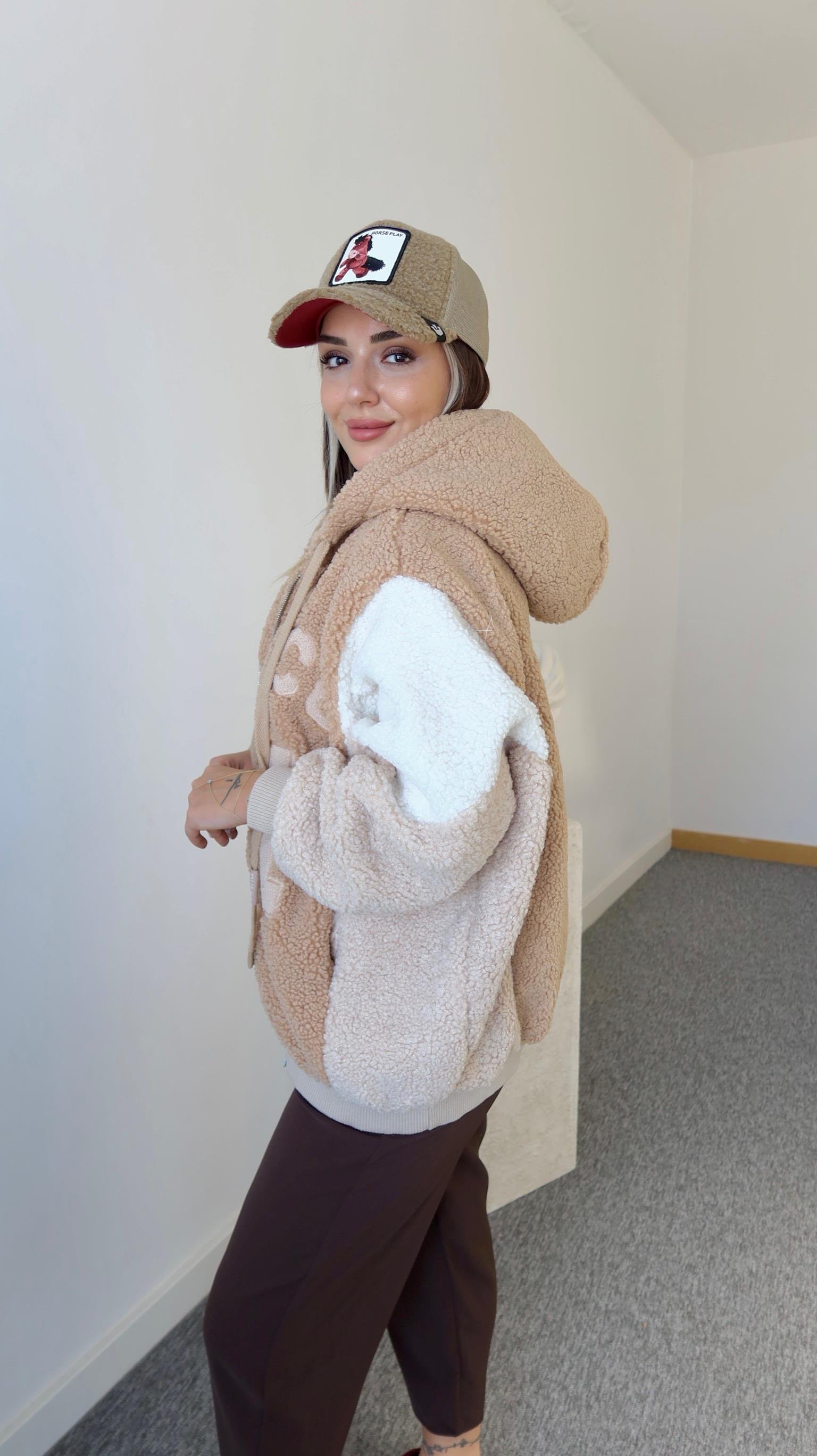 Bej Premıum Yazı Detaylı Peluş Mont