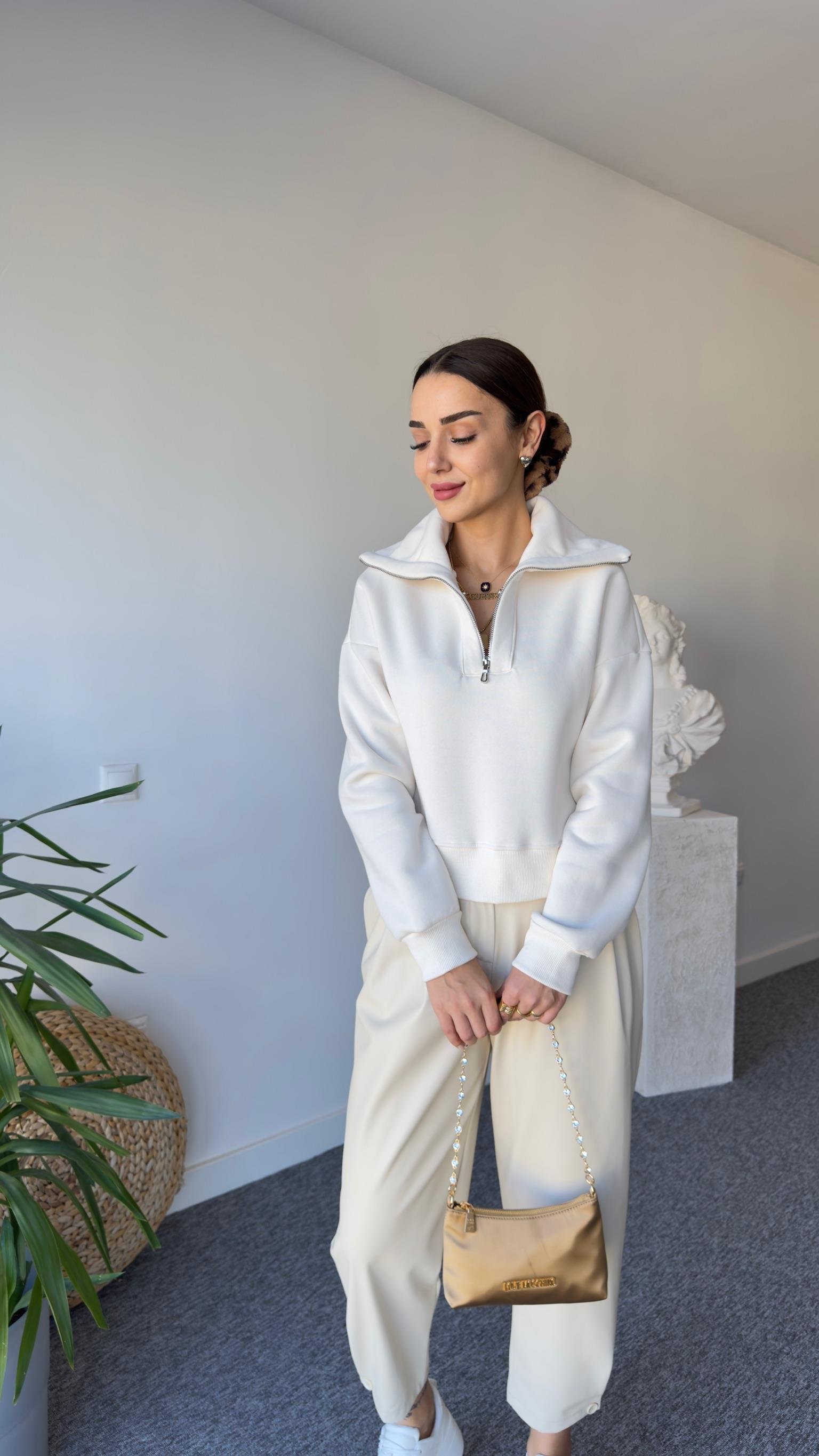 Dik Yaka Bej Fermuarlı Sweat