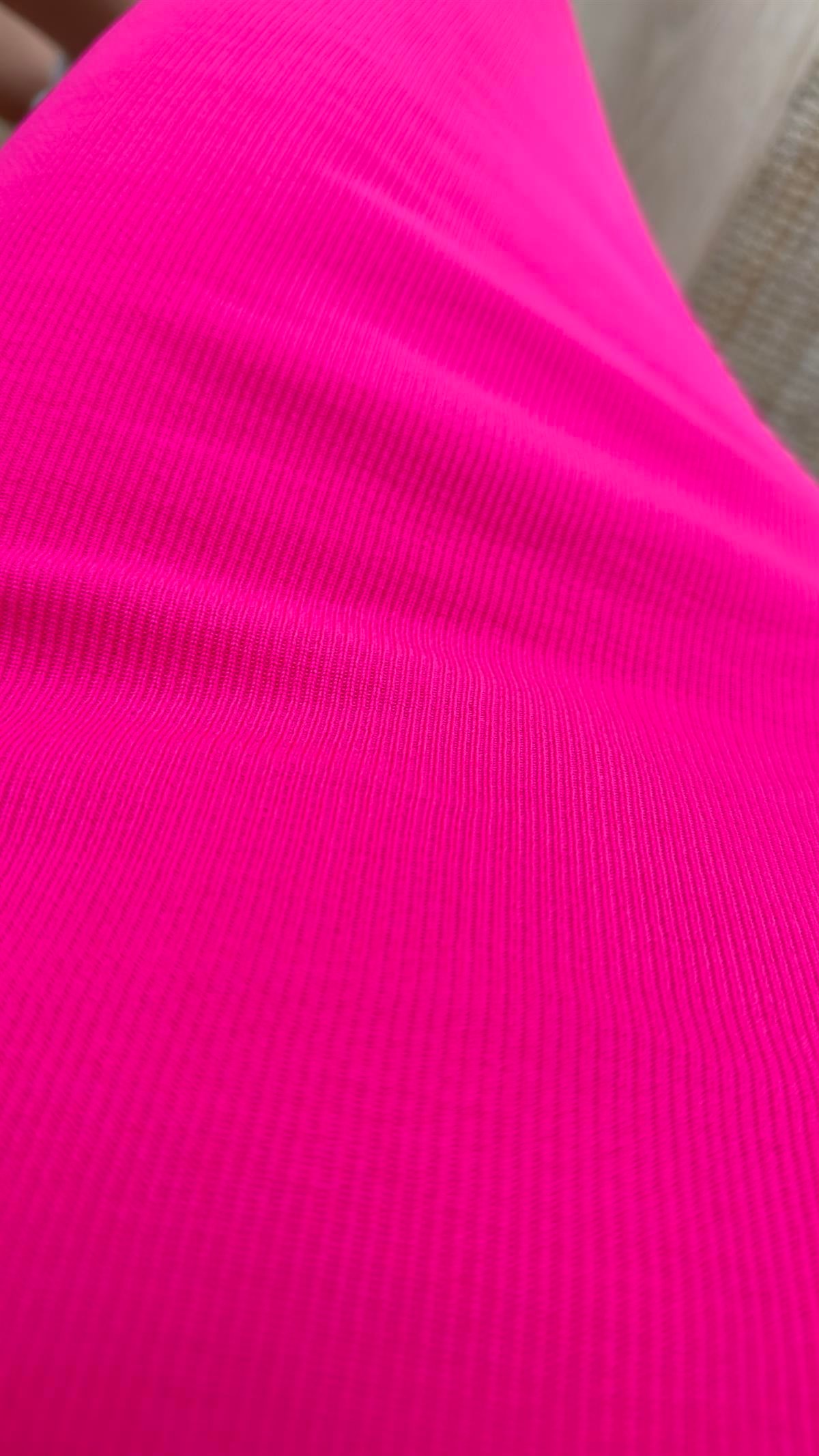 Kare Yaka Pembe Triko Elbise 
