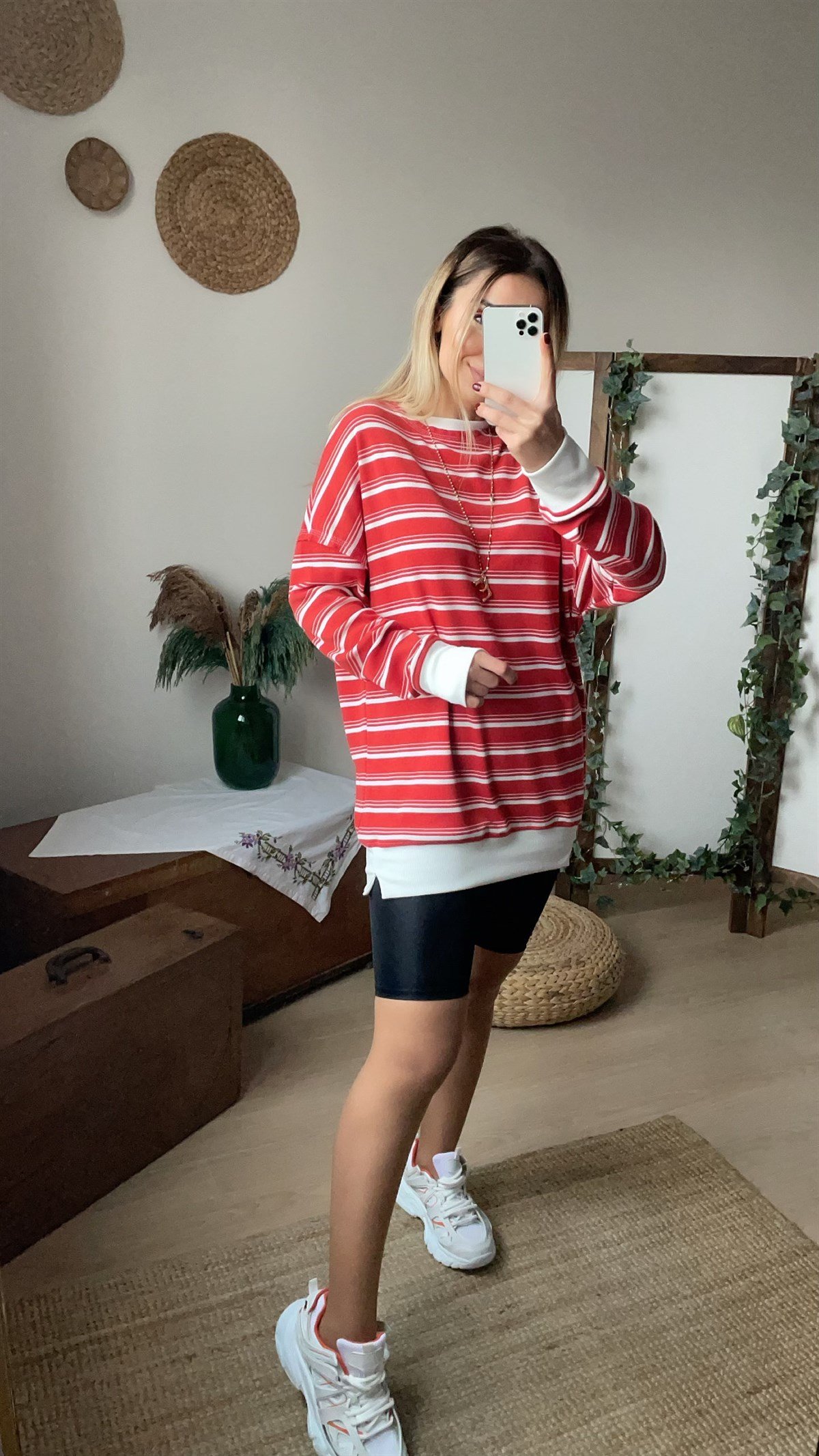 Kırmızı Şeritli Sweatshirt