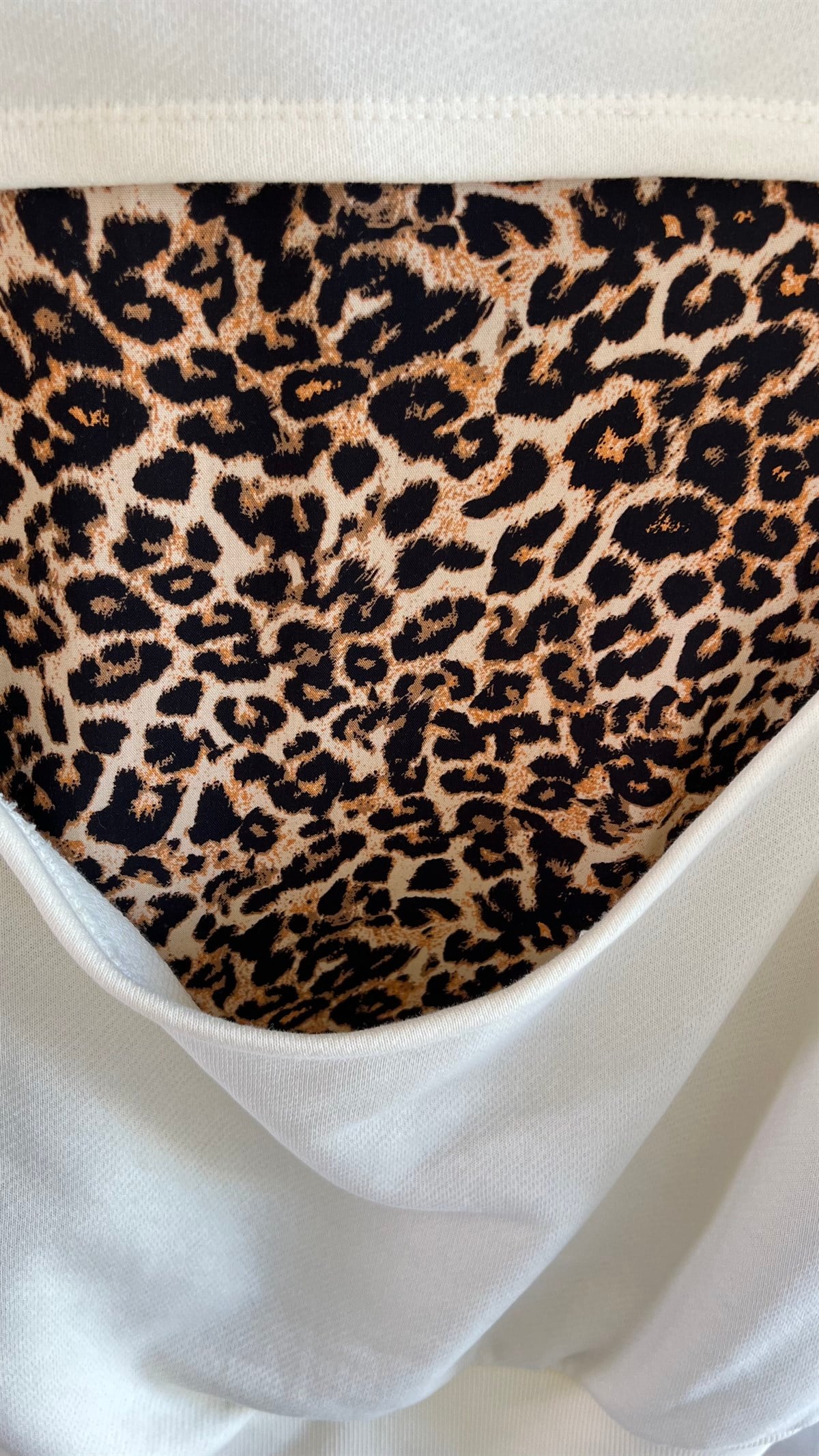 Sırtı Leopar Detay Kapüşonlu Beyaz Sweatshirt