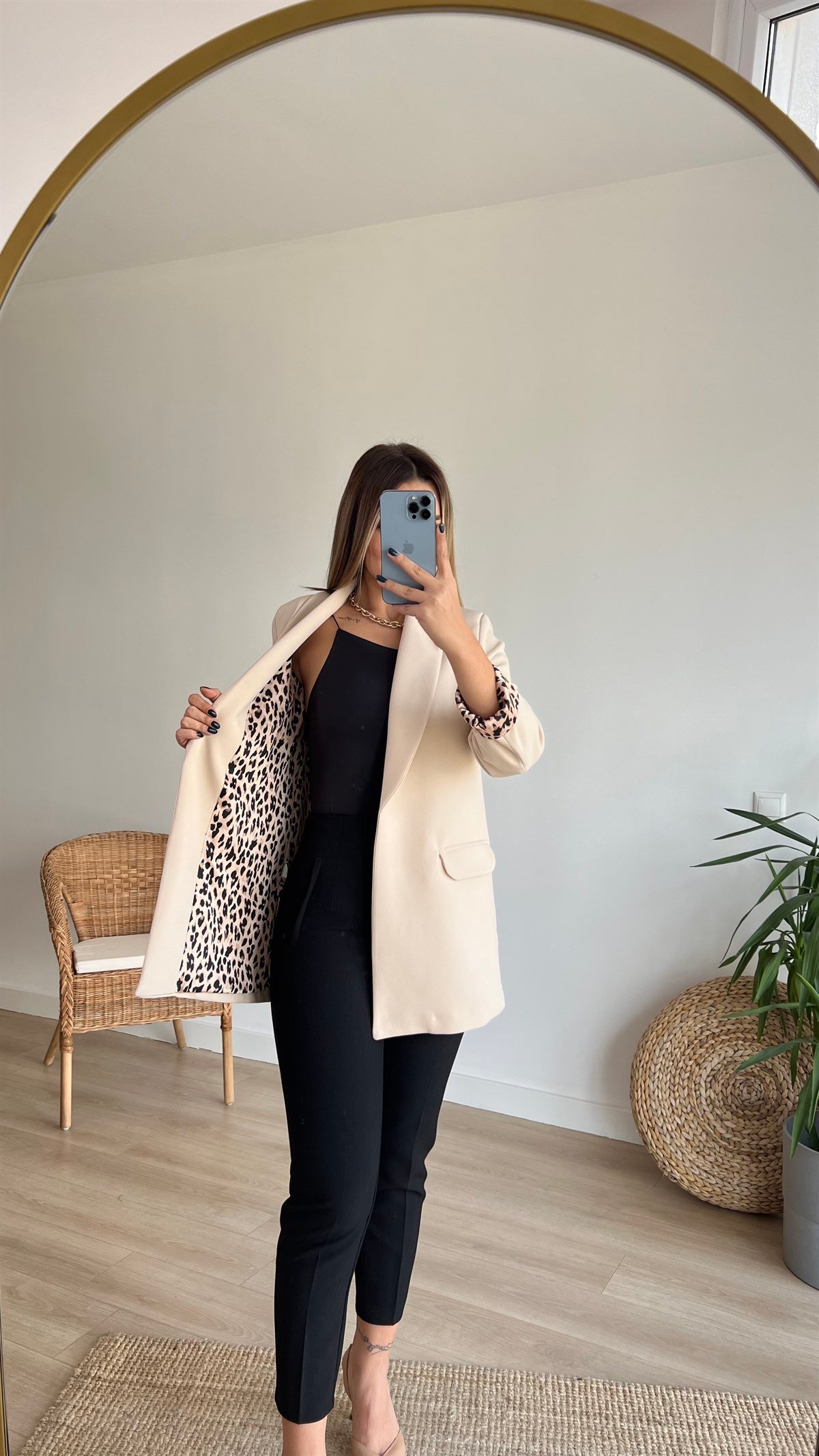 Leopar Astar Detaylı Bej Ceket