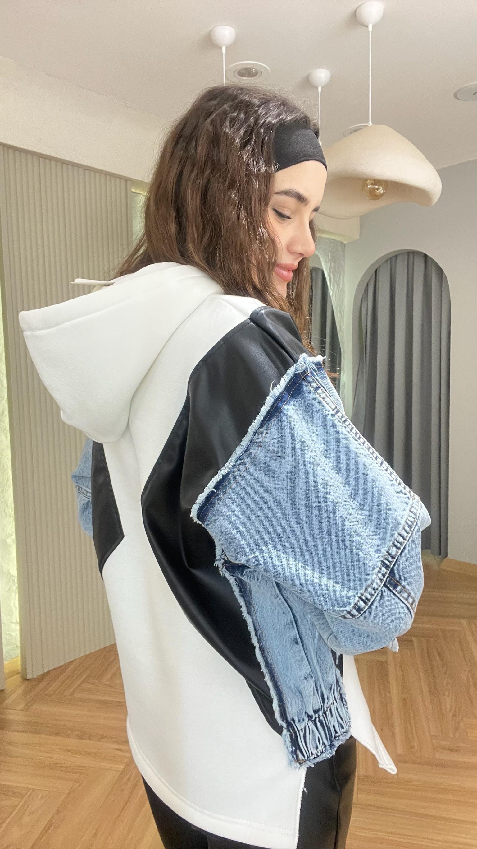 Beyaz Kot Ve Deri Garnili Kapüşonlu Sweatshirt