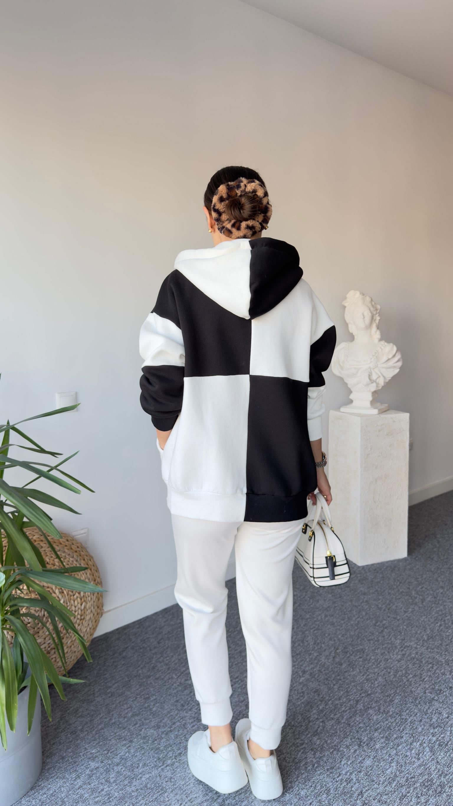 Siyah Beyaz Kapüşonlu Sweatshirt