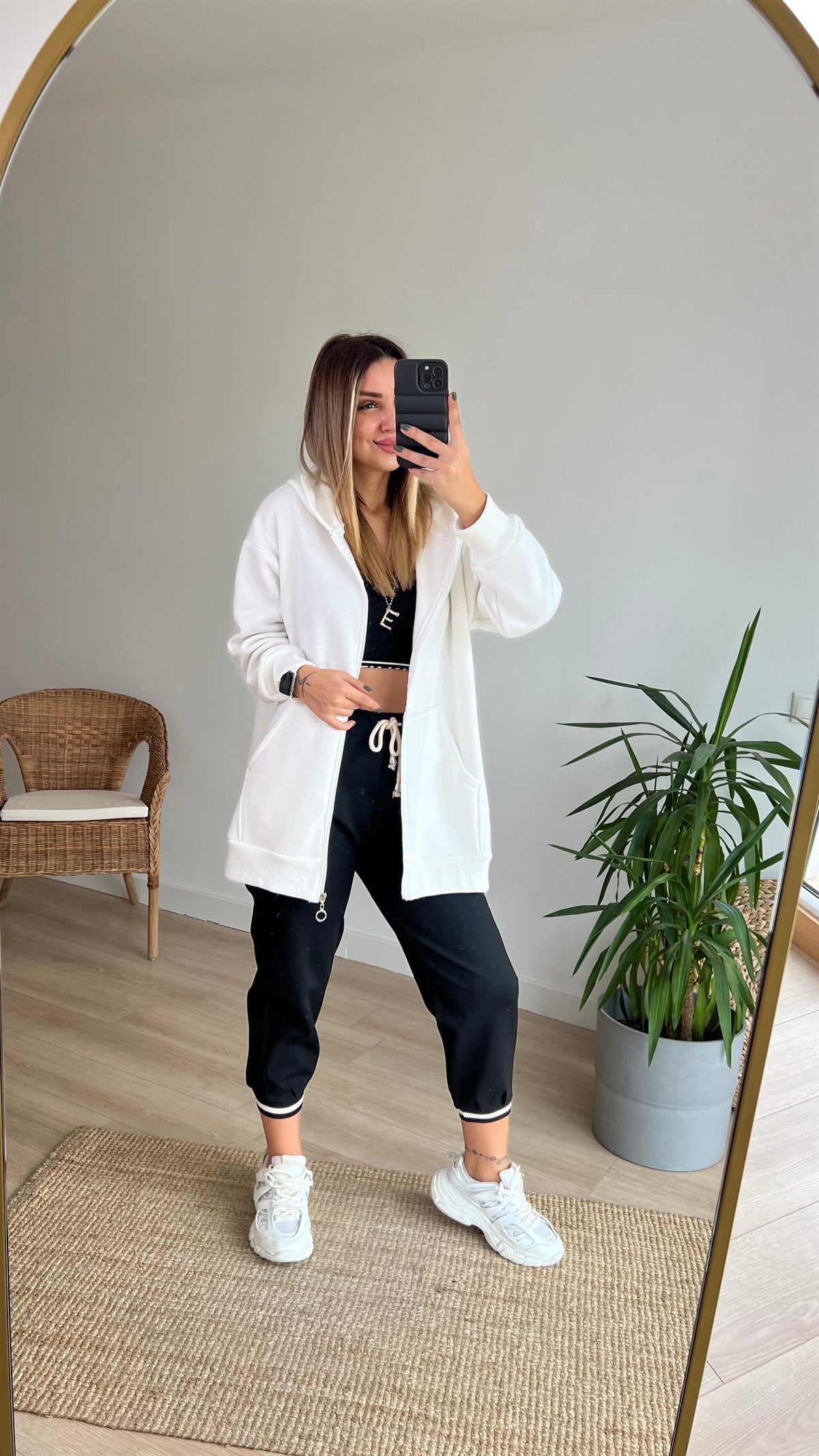 Şardonlu Yanları Yırtmaçlı Beyaz Sweatshirt