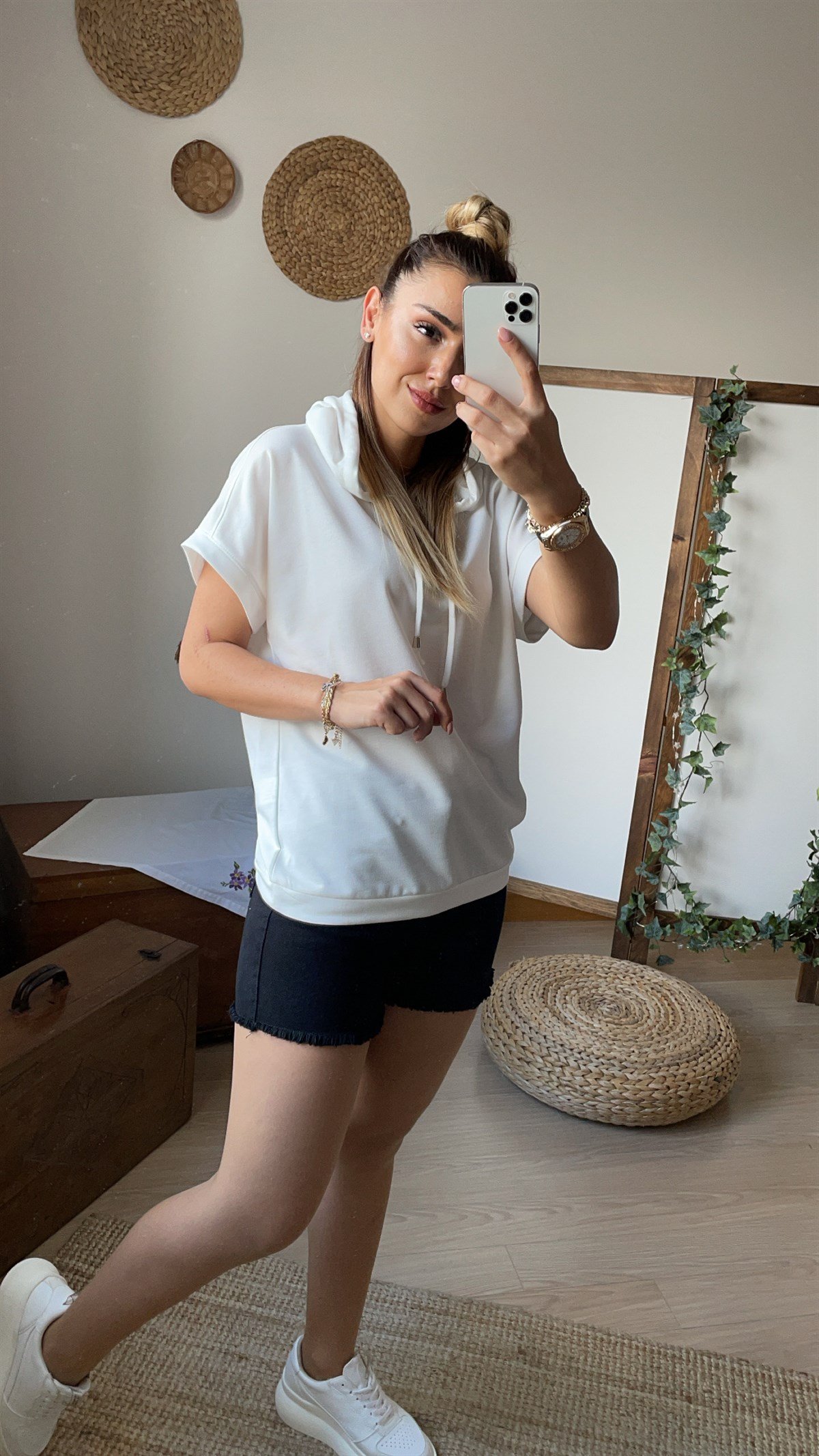Kapüşonlu Kısa Kol Beyaz Sweatshirt