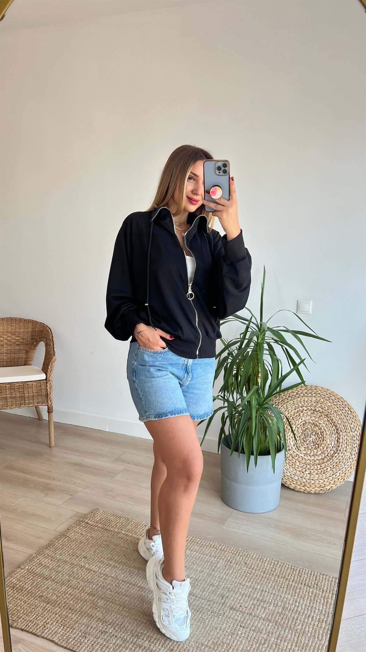 Dik Yaka Fermuarlı Siyah Sweat