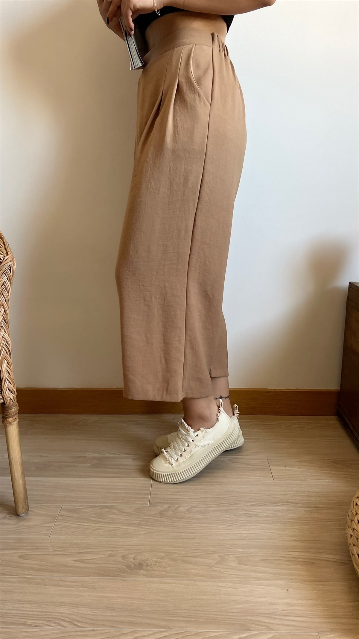 Pileli Beli Lastik Detaylı Camel Pantolon