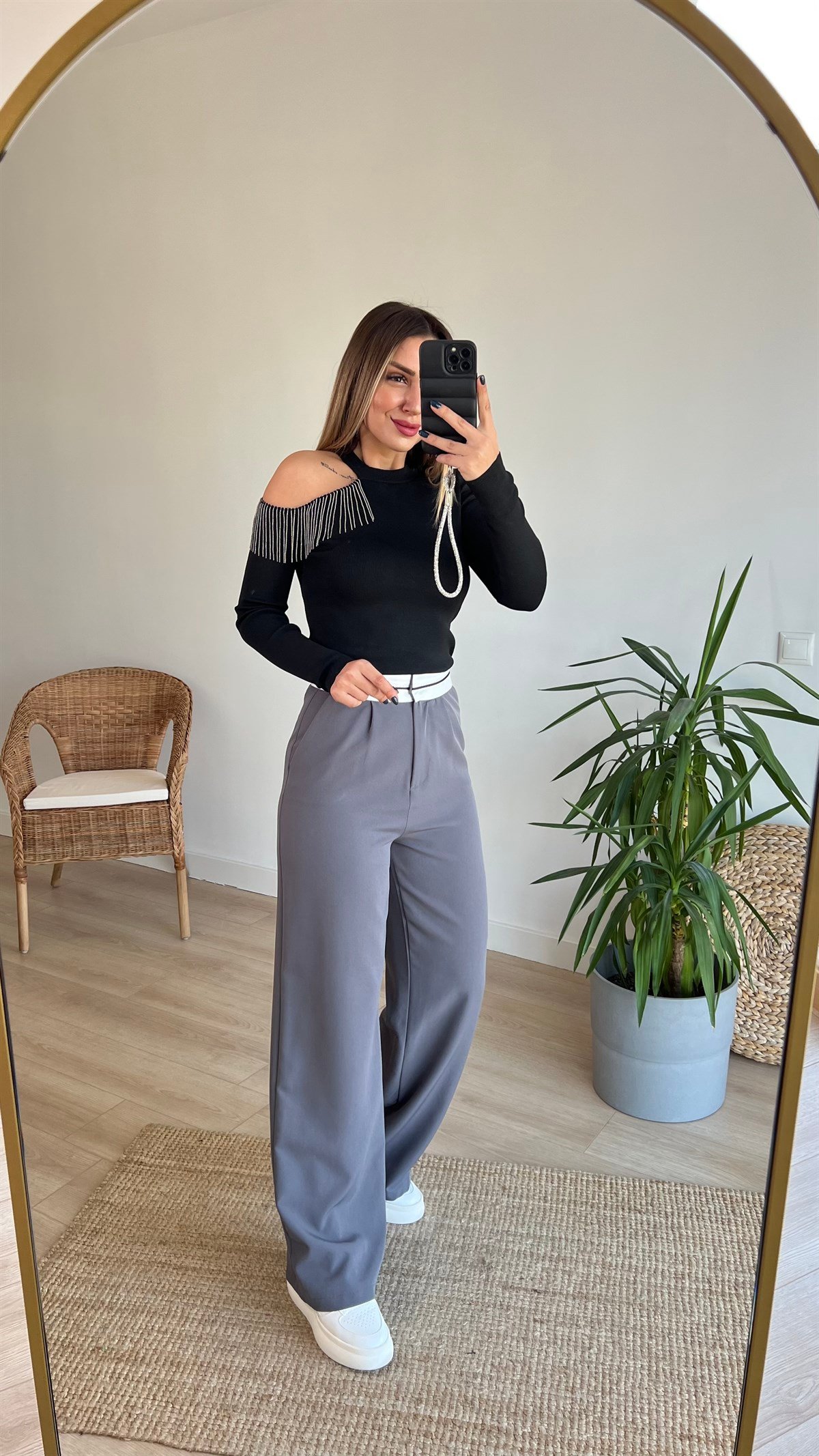 Omzu Zincir Detaylı Siyah Triko