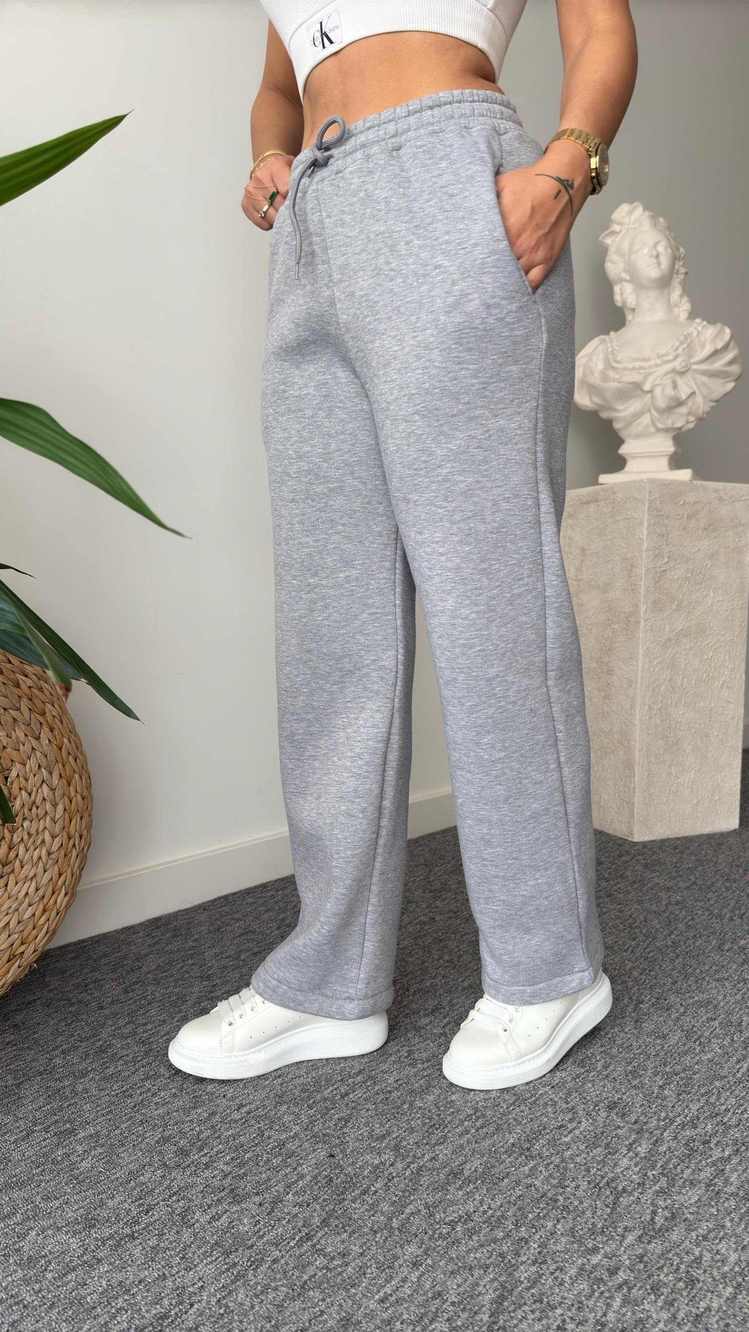 Beyaz Gabardin Garnili Şardonlu Gri Eşofman Takımı