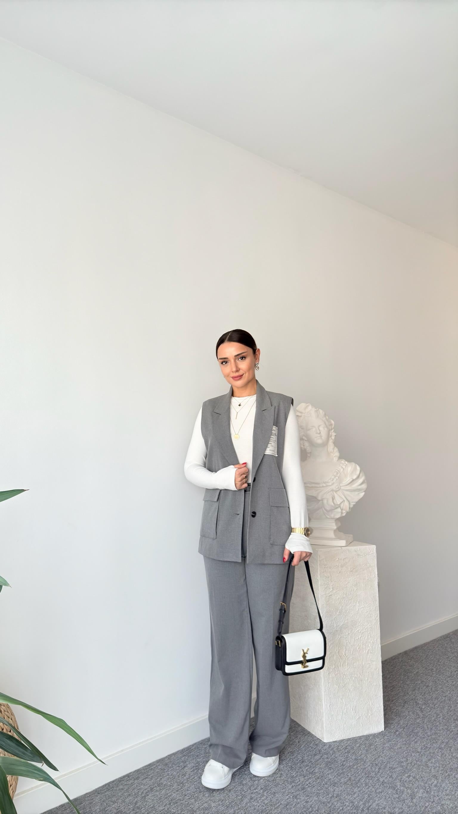 Gri Etiket Detaylı Yelek Pantolon Takım