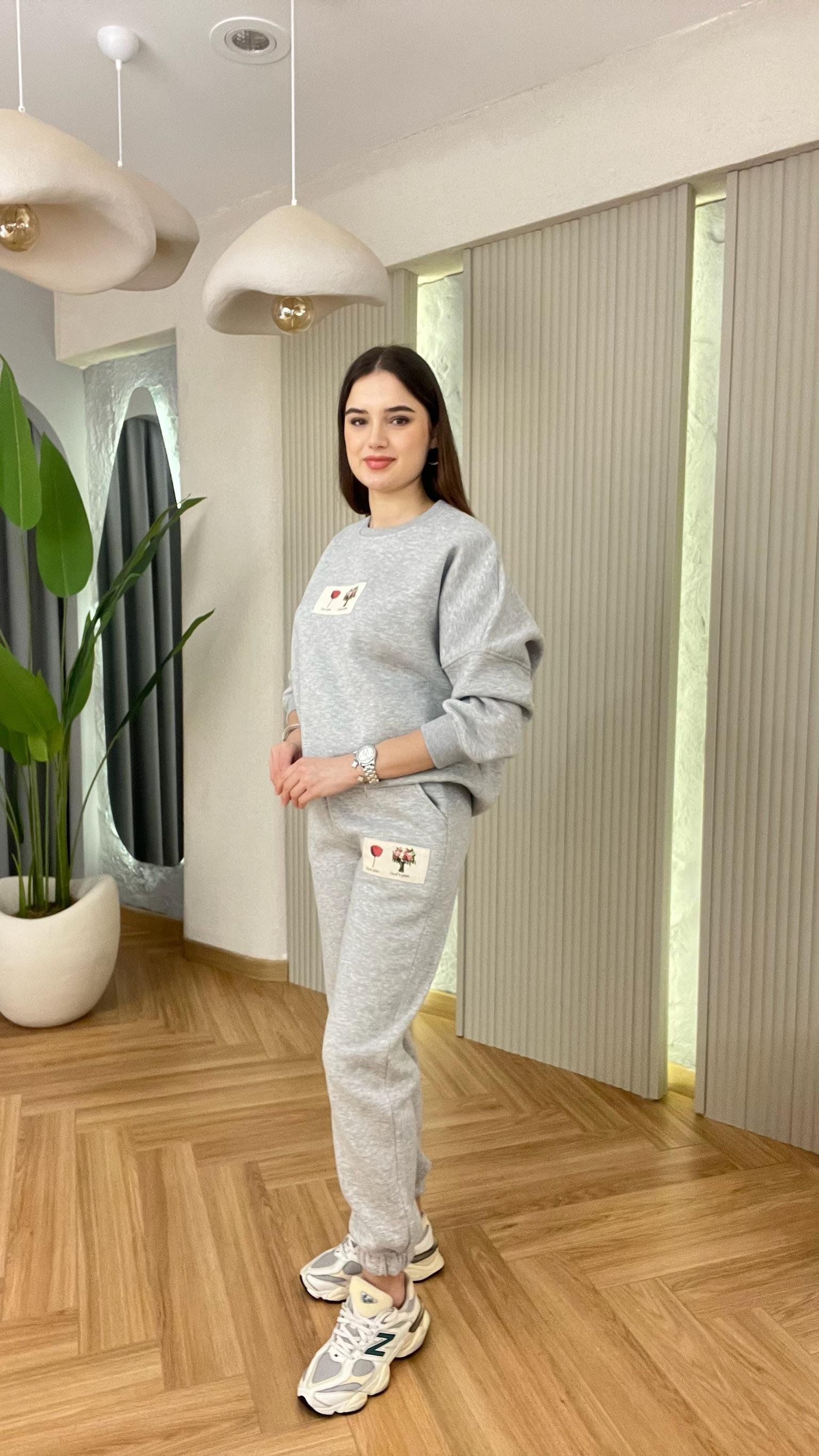 Etiket Detaylı Gri Şardonlu Eşofman Takımı