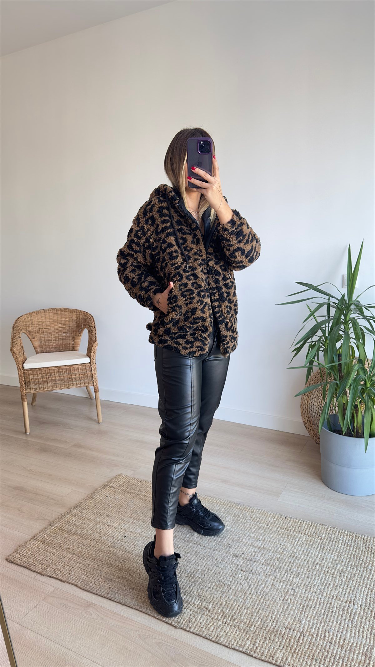 Leopar Desenli Astarlı Peluş Mont