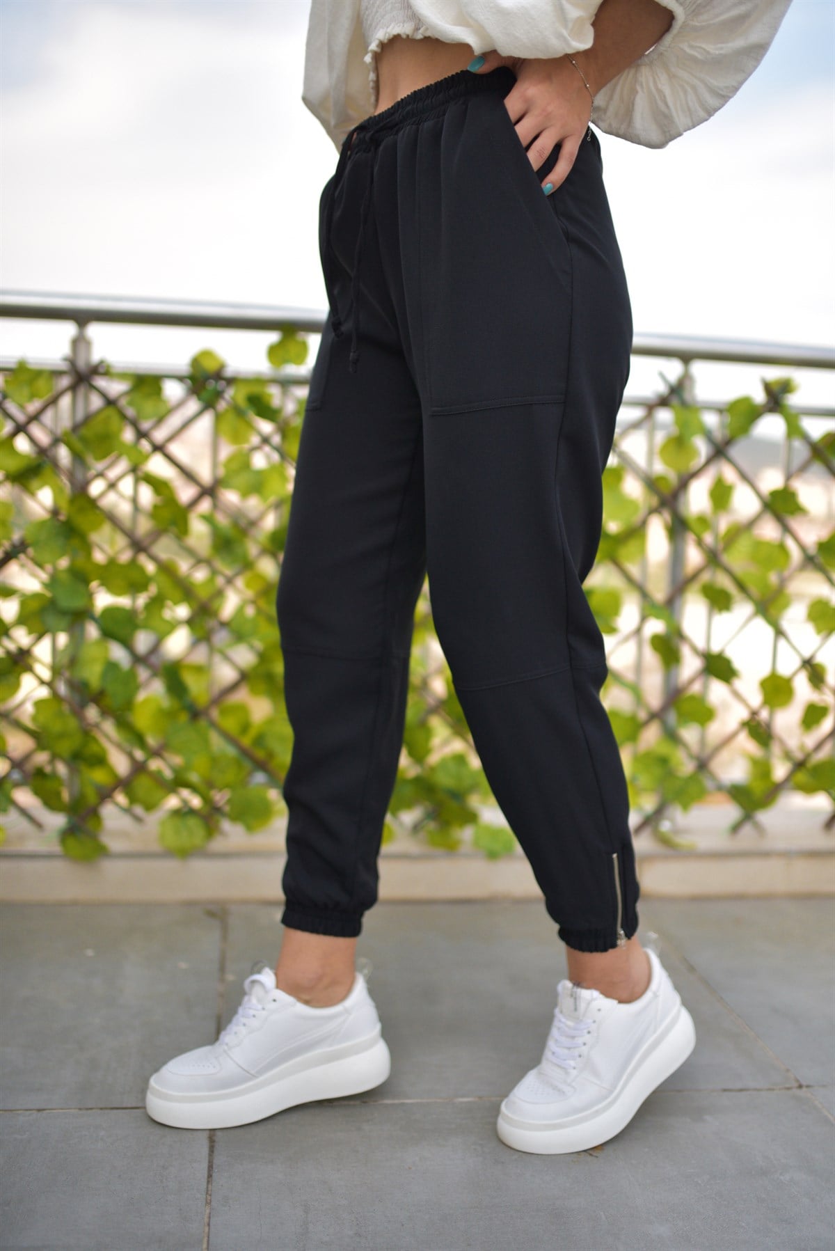 Paça Fermuar Detaylı Jogger Pantolon