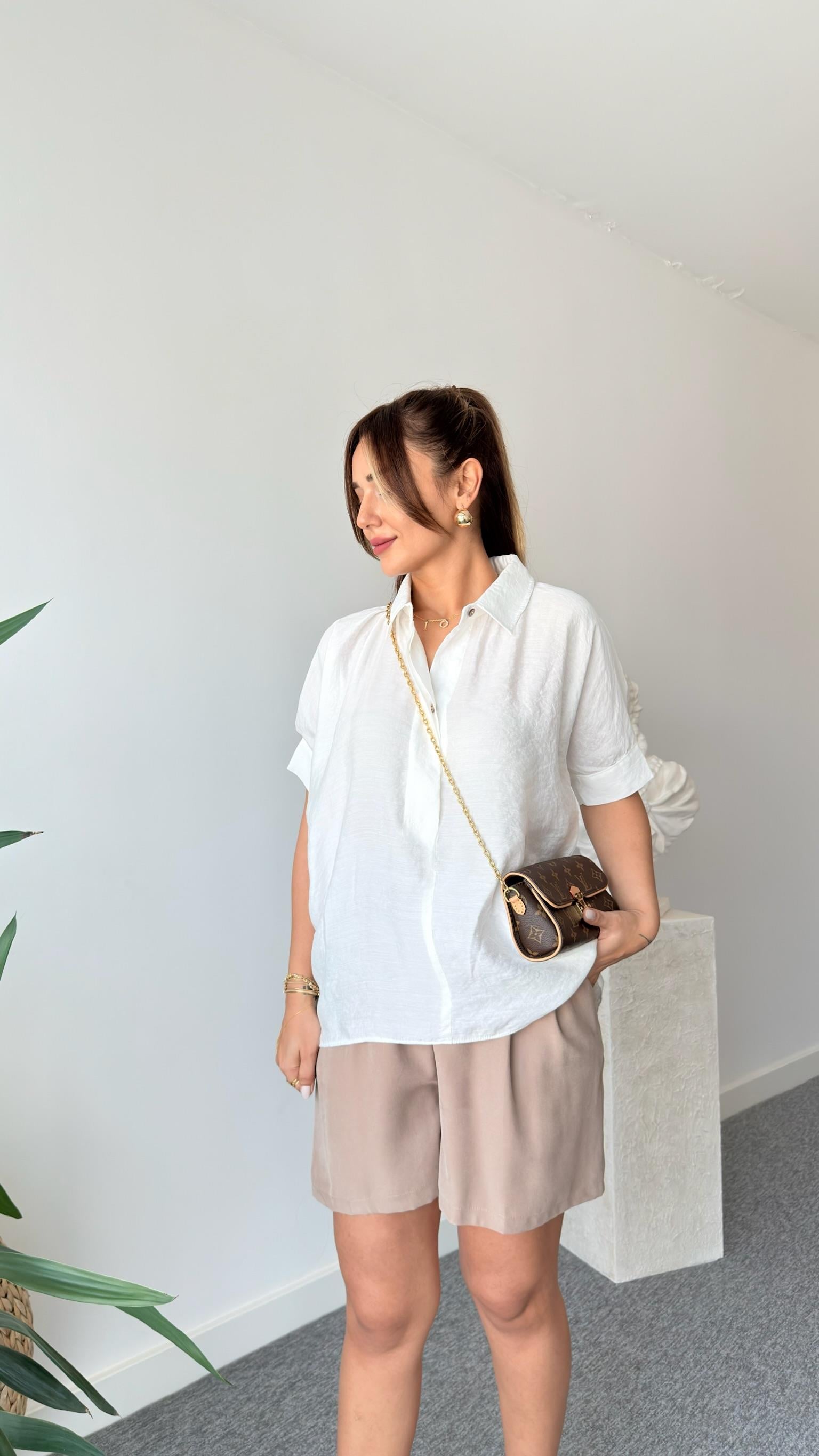 Beyaz Brome Sırt Düğmeli Gömlek