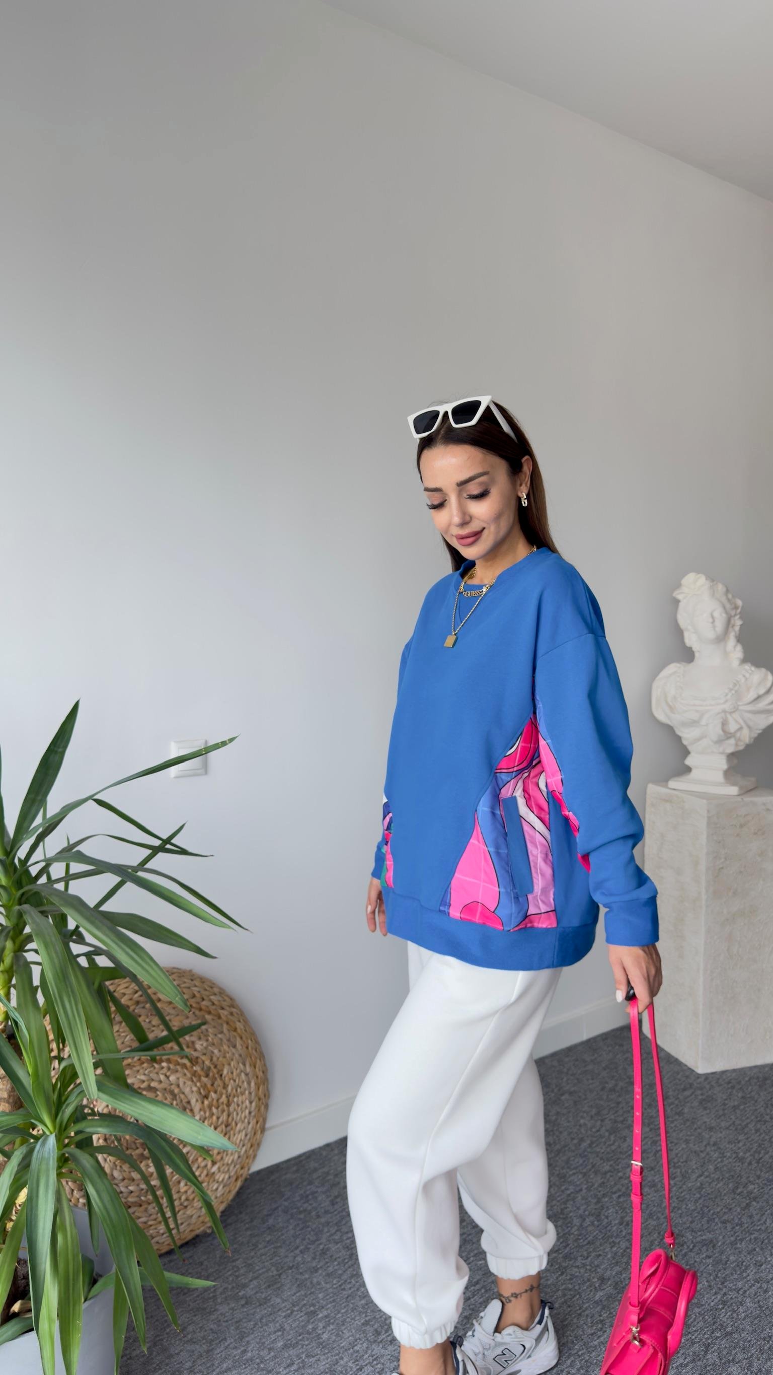Cepleri Renkli Mavi Sweatshirt