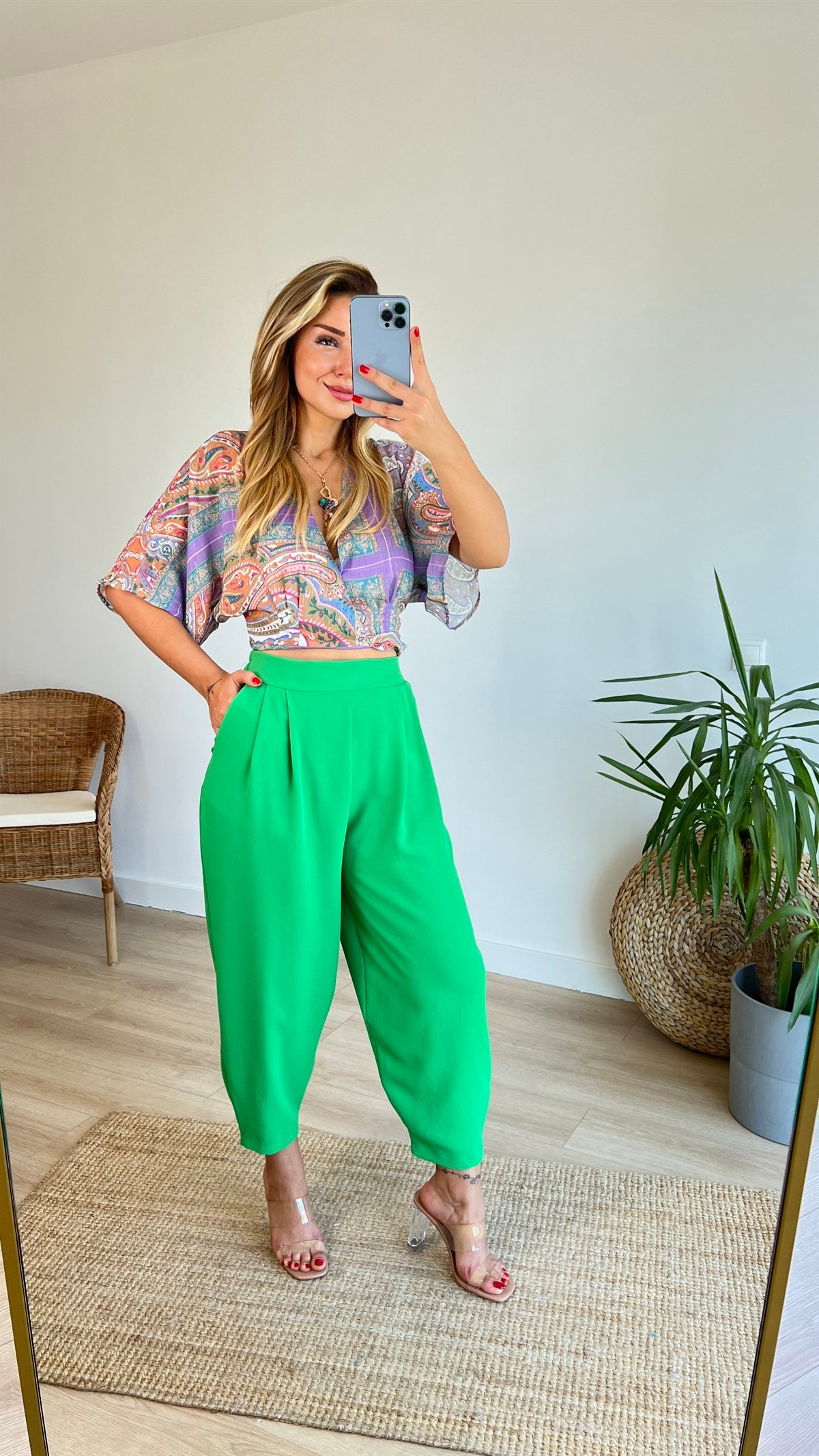 Beli Lastikli Pileli Yeşil Pantolon