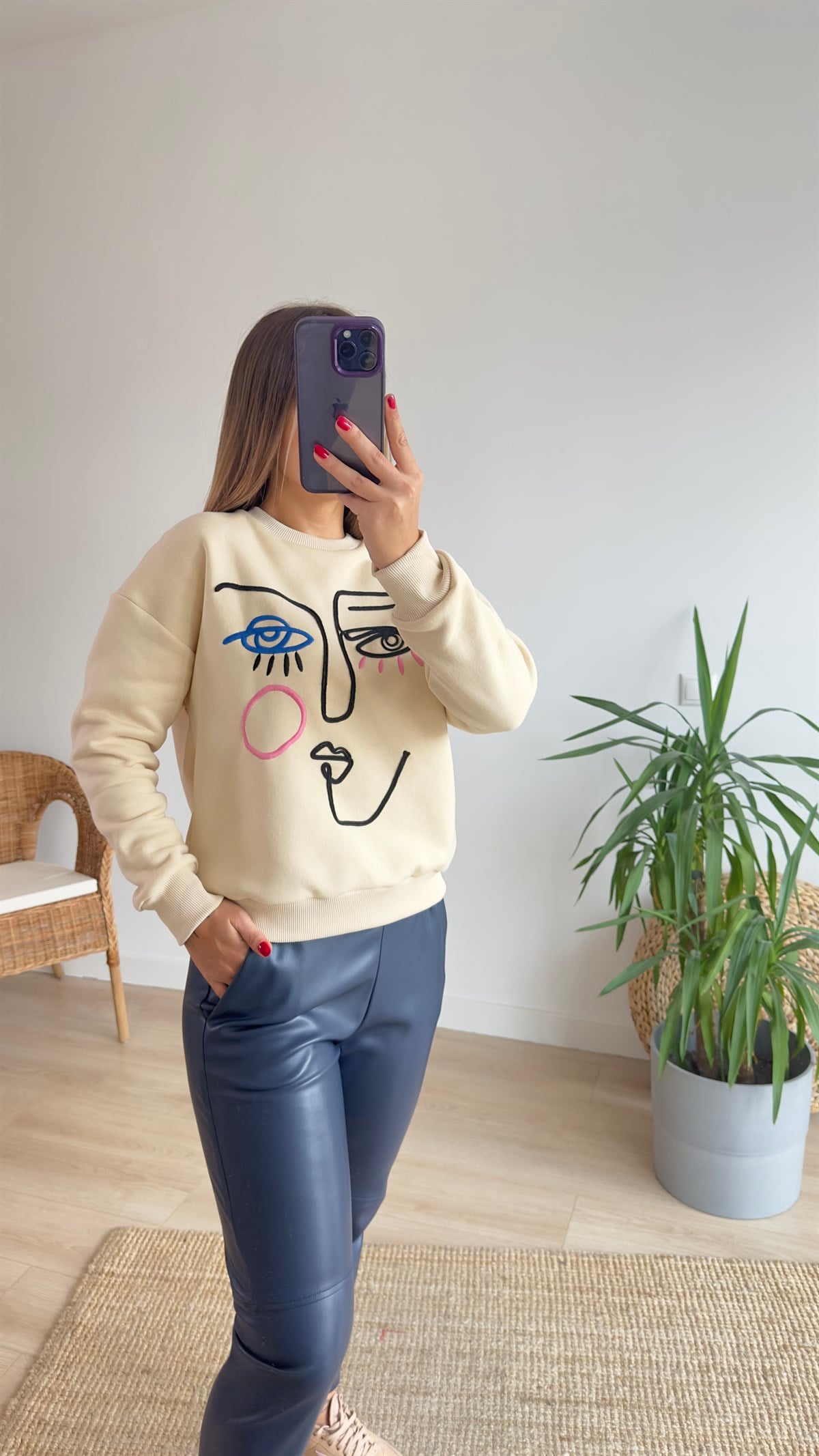Nakış Yüz Figürlü Bej Sweat