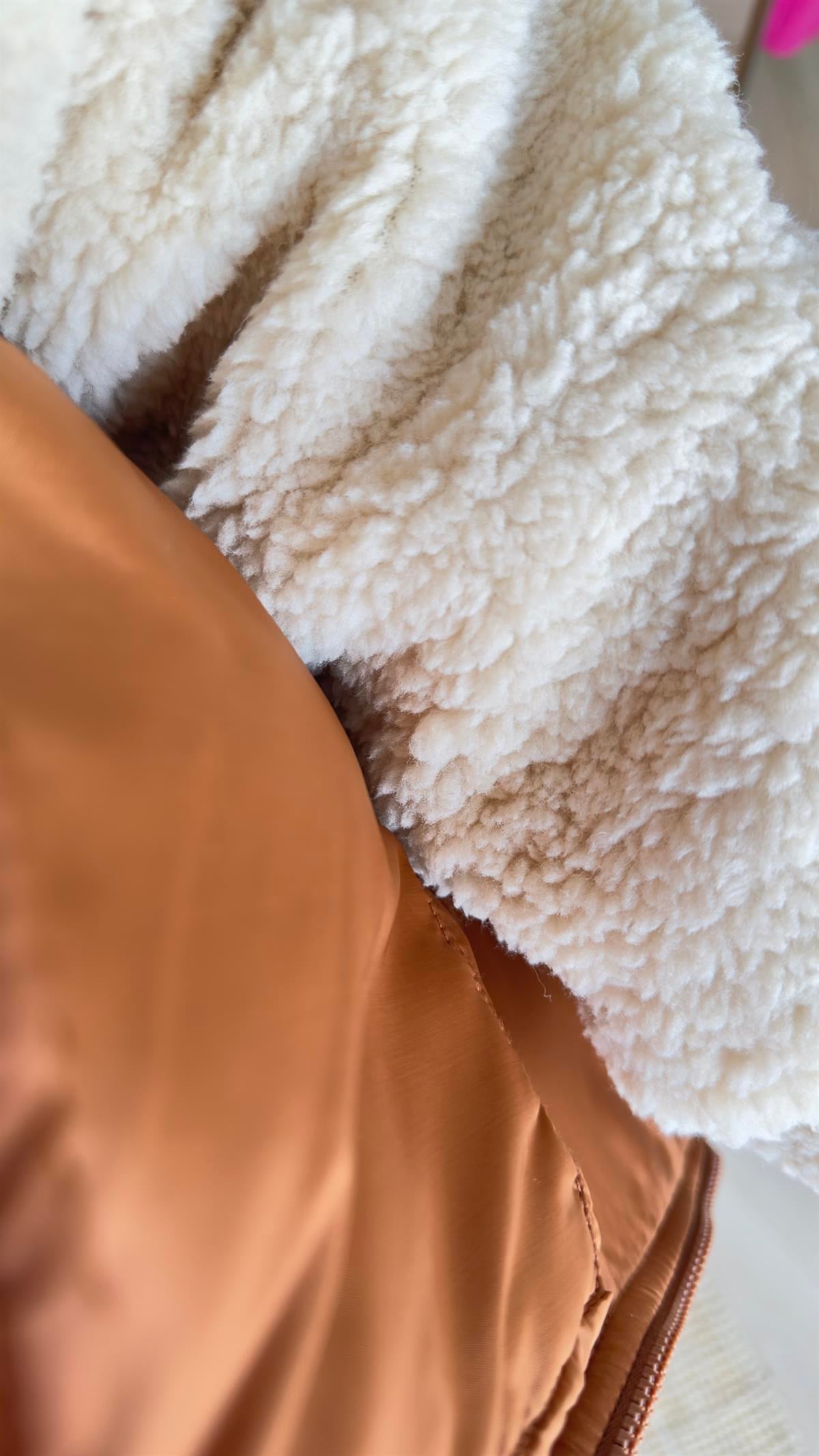 Peluş Detaylı Şişme Mont