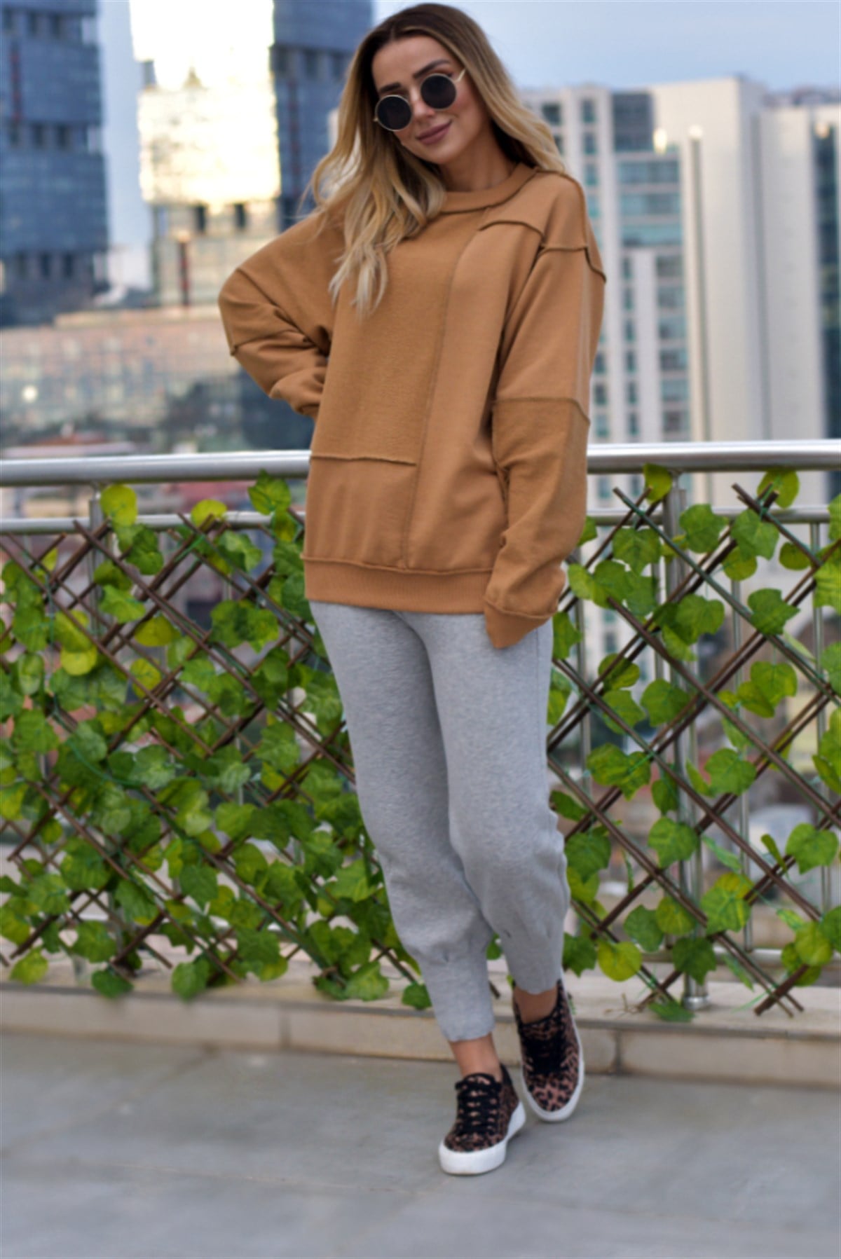 Çift Taraflı Parçalı Sweatshirt