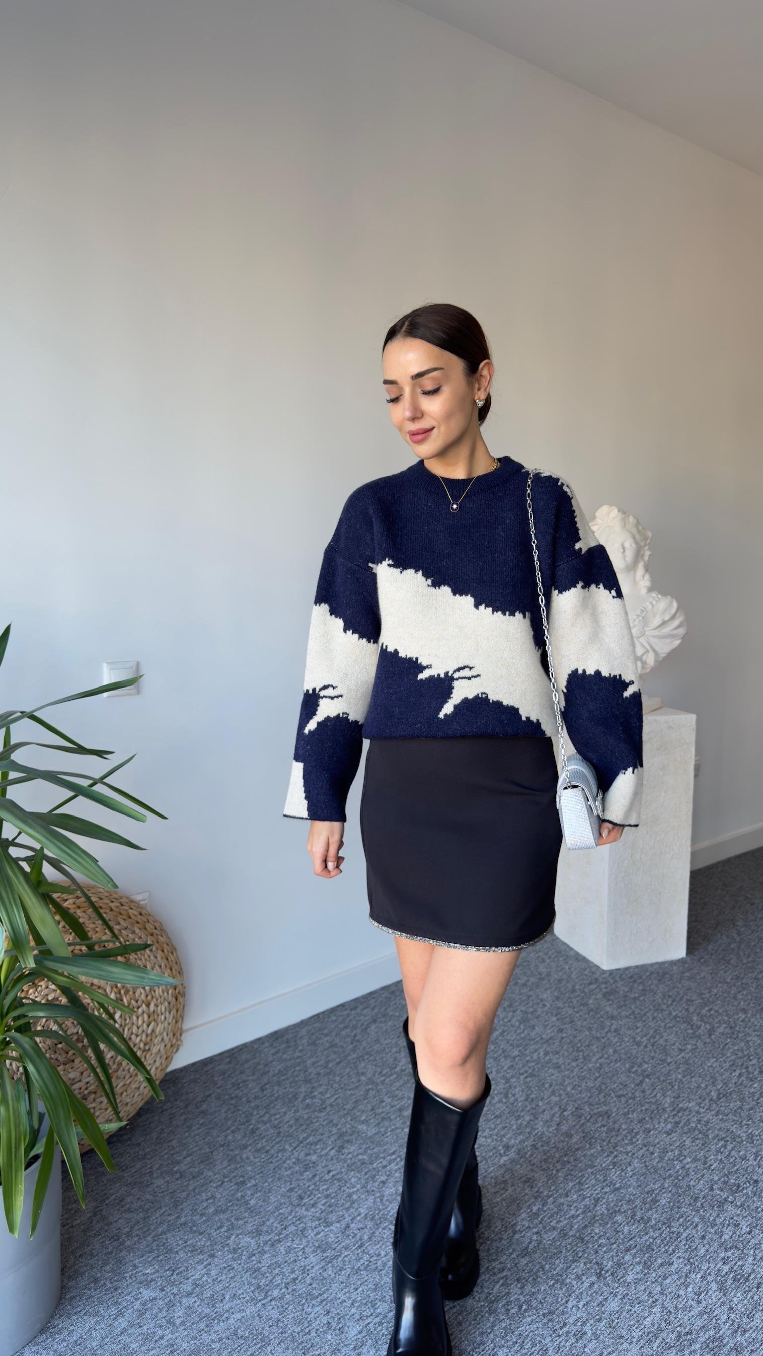 Lacivert Geçişli Massi Model Kazak