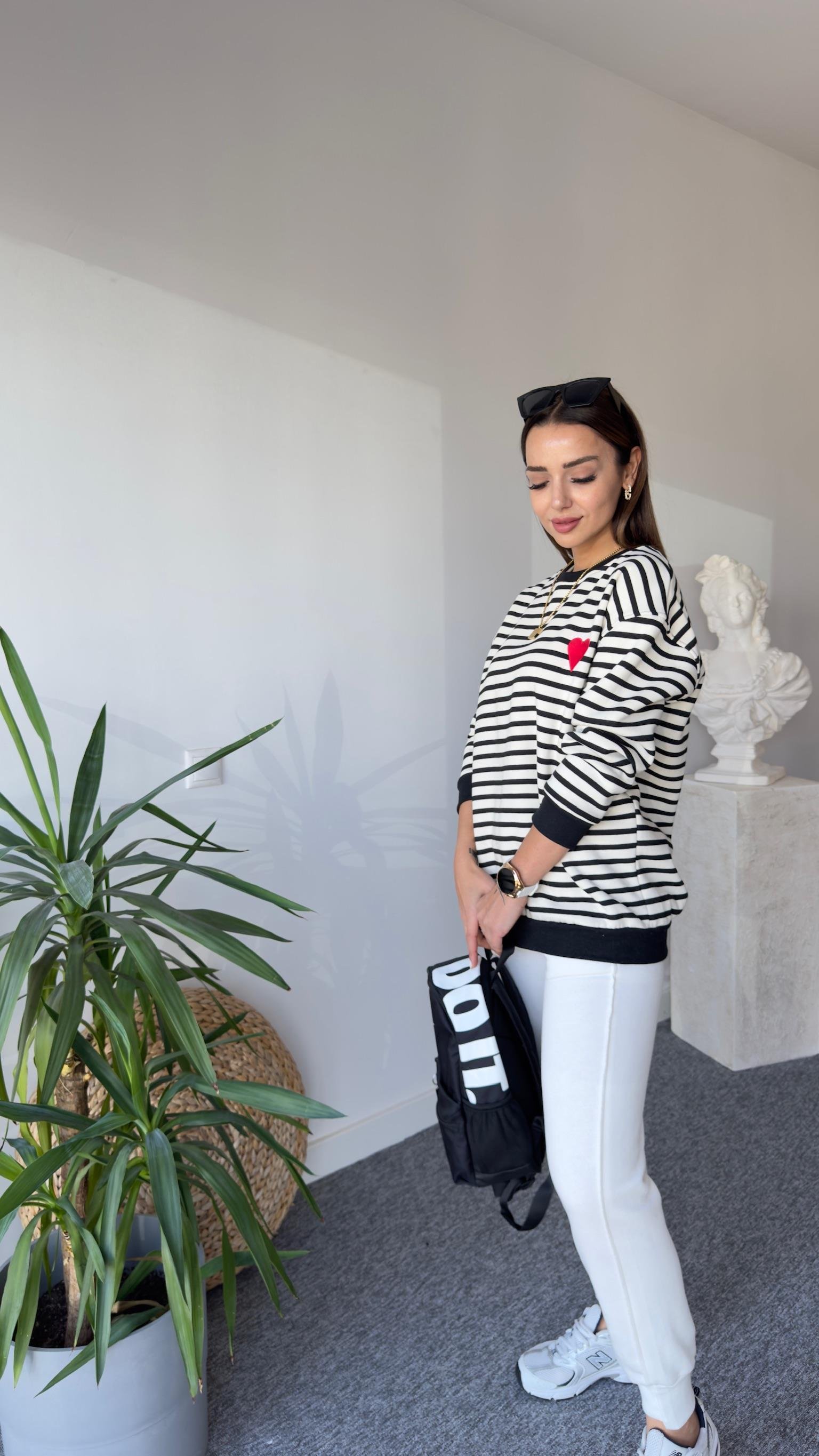 Cardi Kalp İşlemeli Çizgili Beyaz Sweat