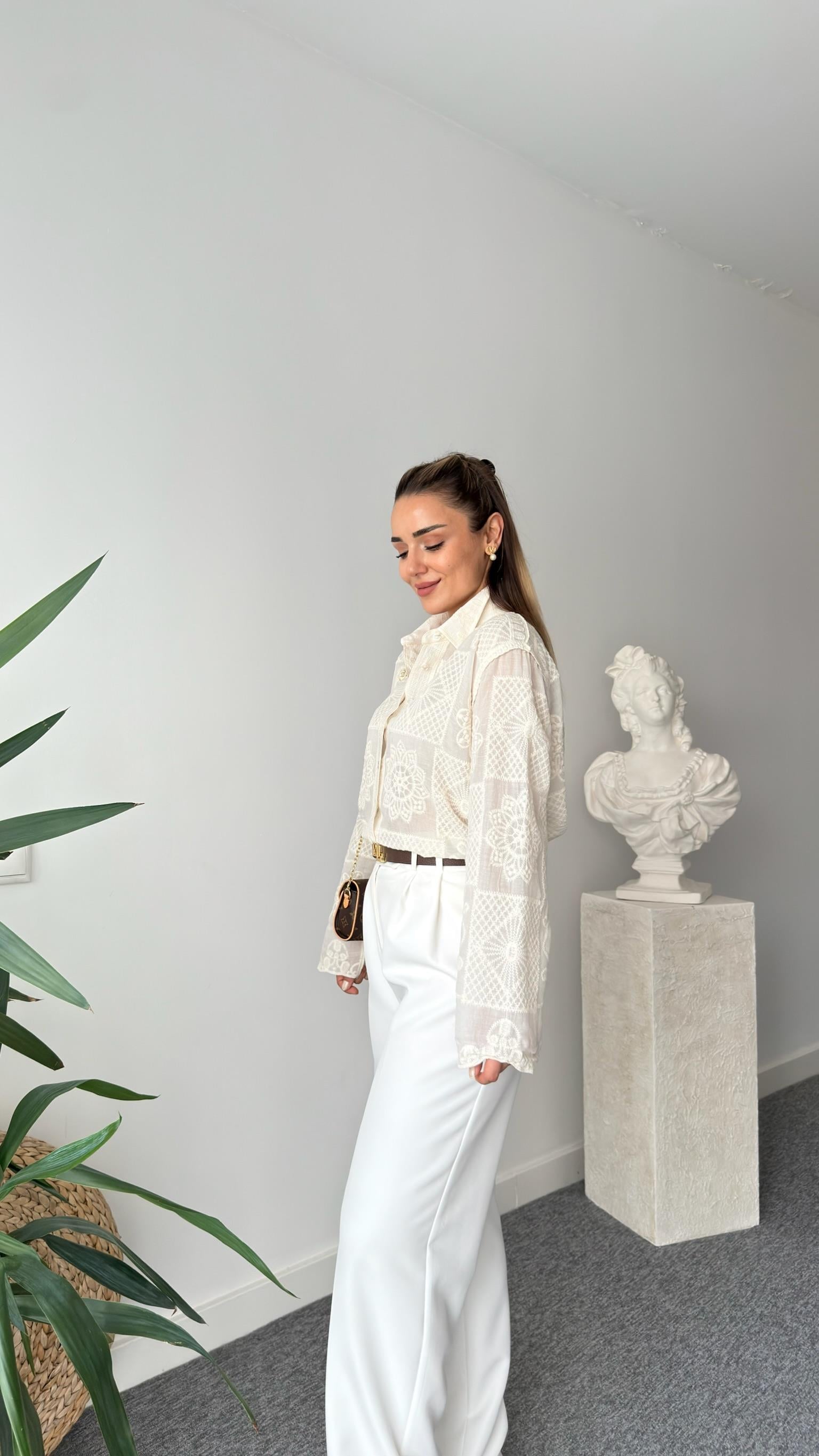 Mengo Bej Nakışlı Gömlek