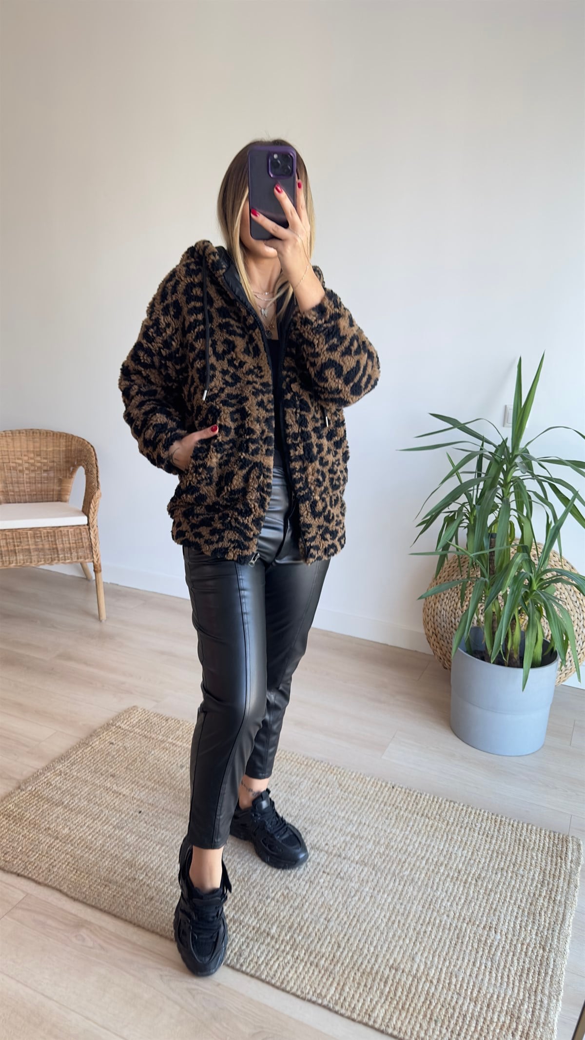 Leopar Desenli Astarlı Peluş Mont