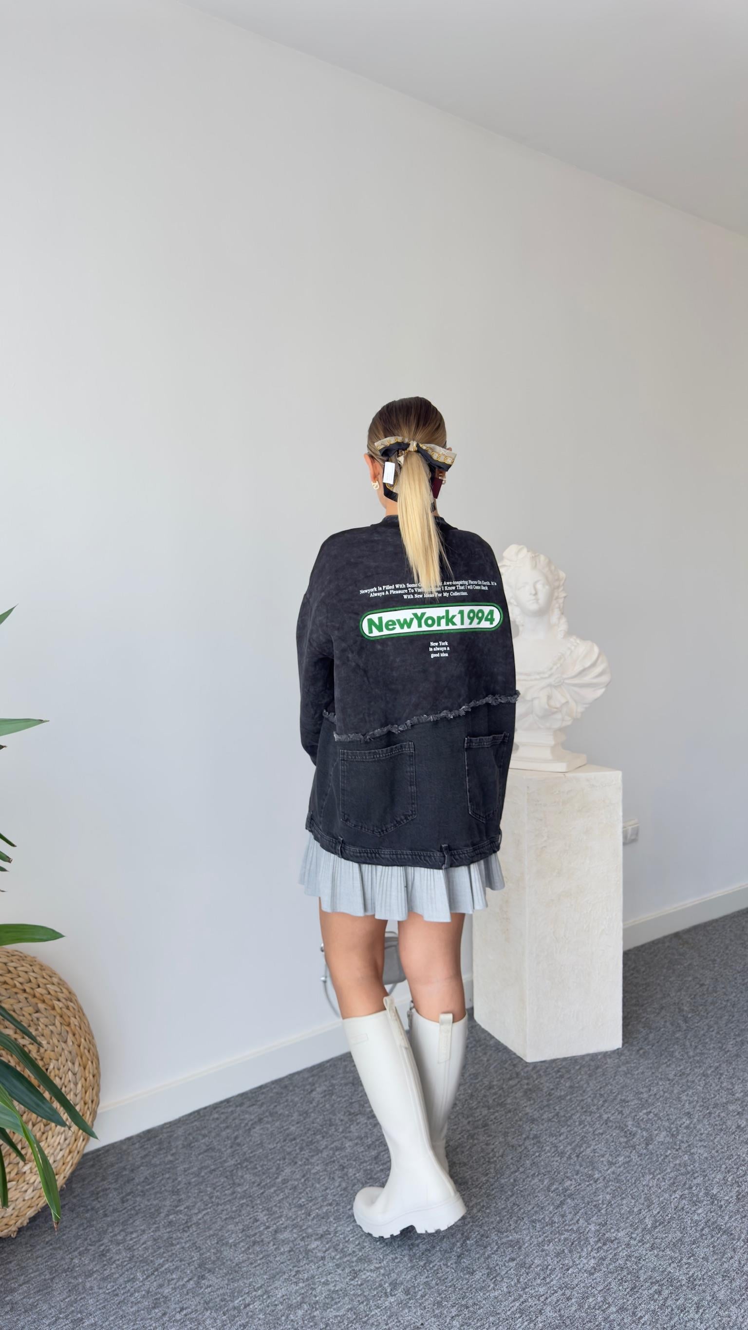 Altı Kotlu Düğme Detaylı Sweatshirt