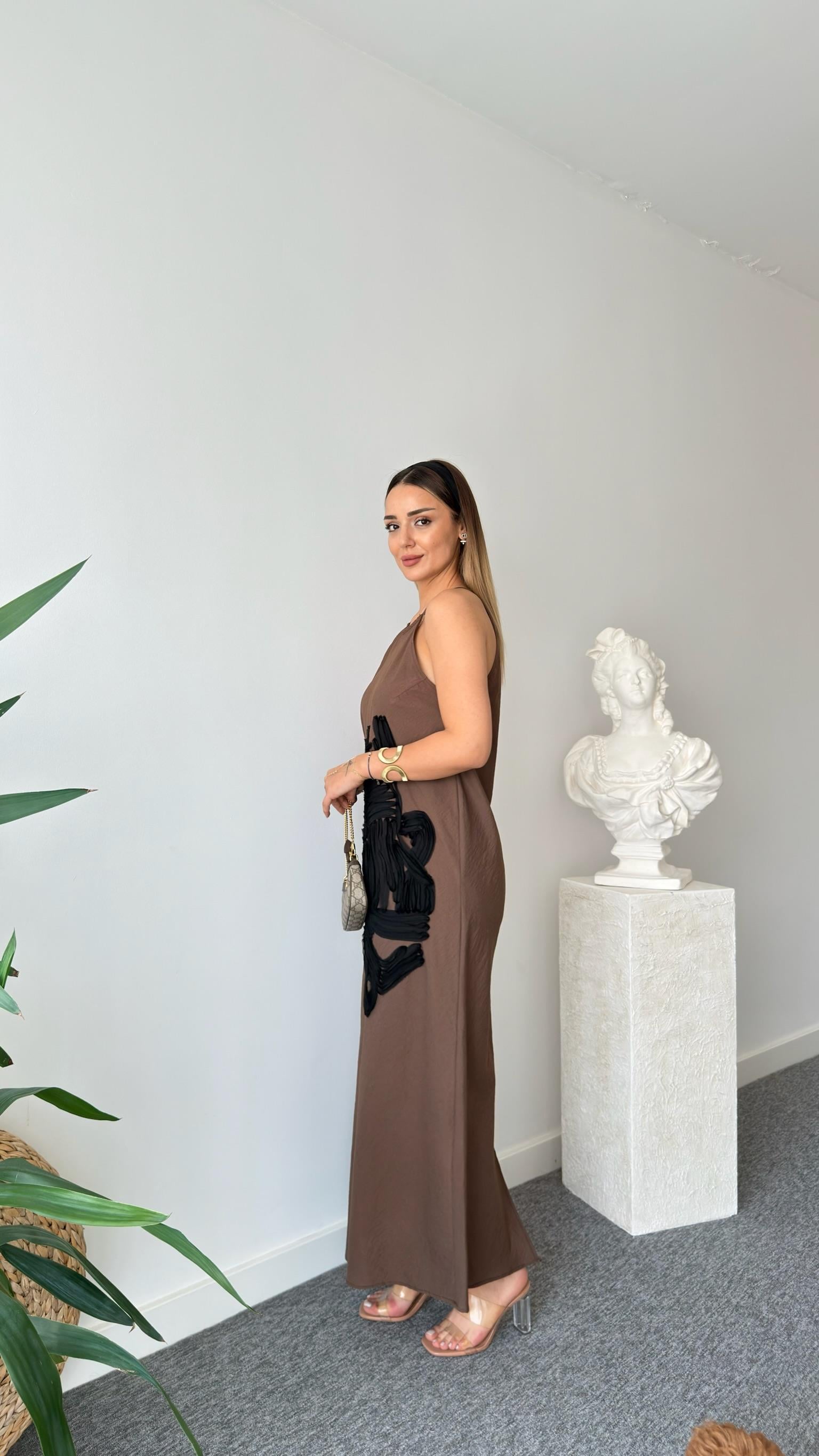 Kahve Sovia Önü İşlemeli Elbise 