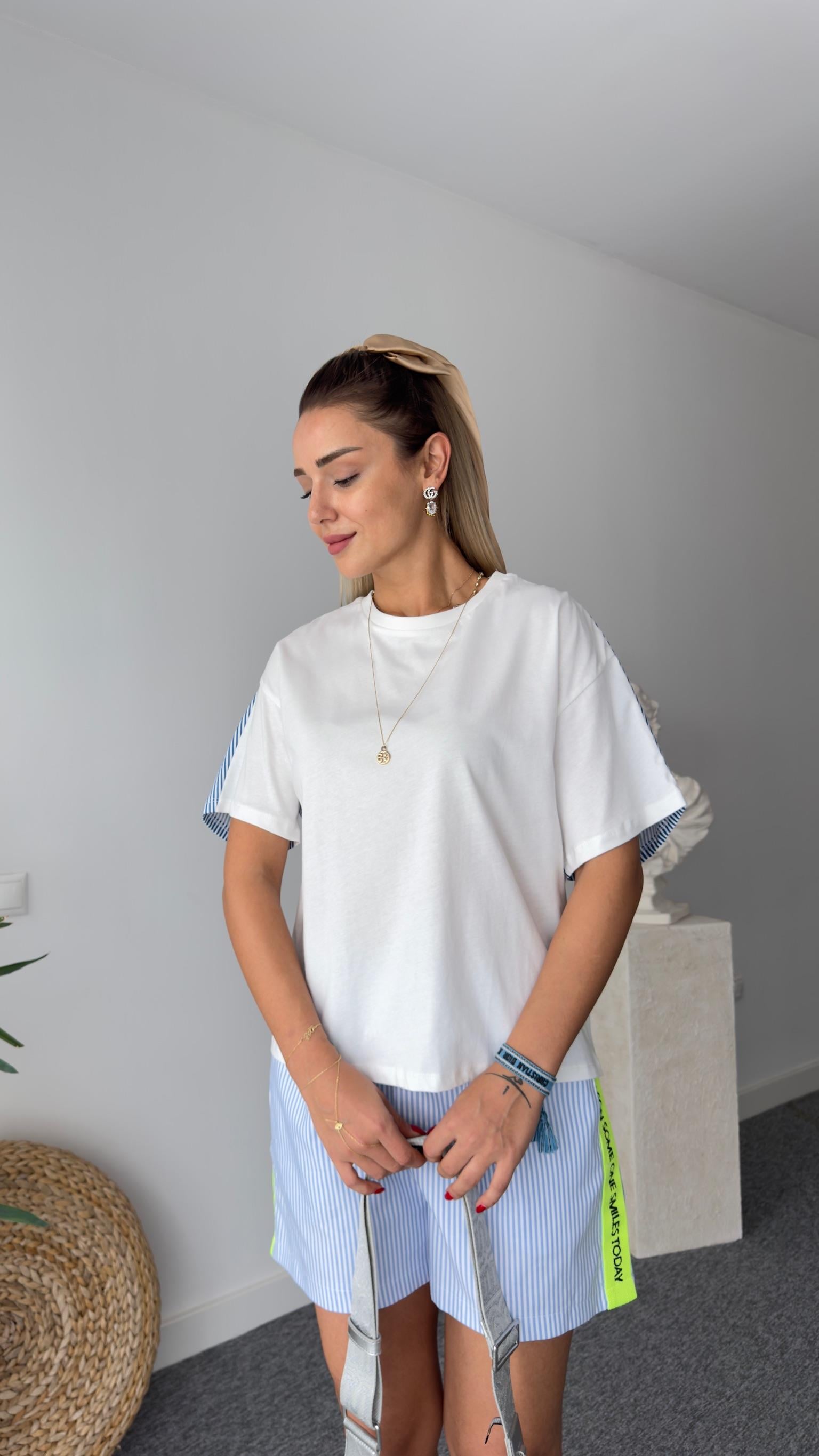 Sırtı Renkli Poplin Detaylı Tshirt