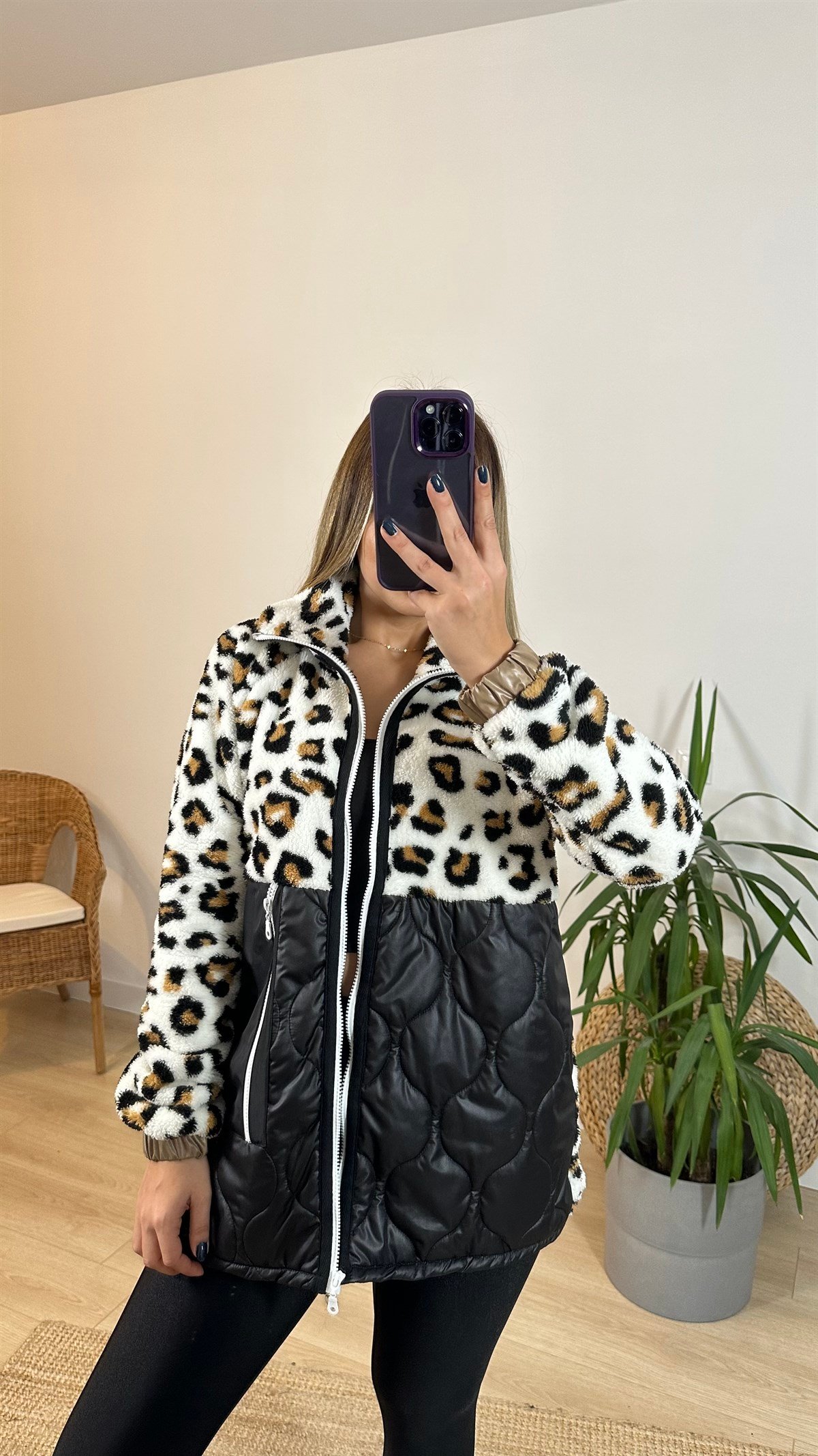 Kapitone Detaylı Ekru Leopar Peluş