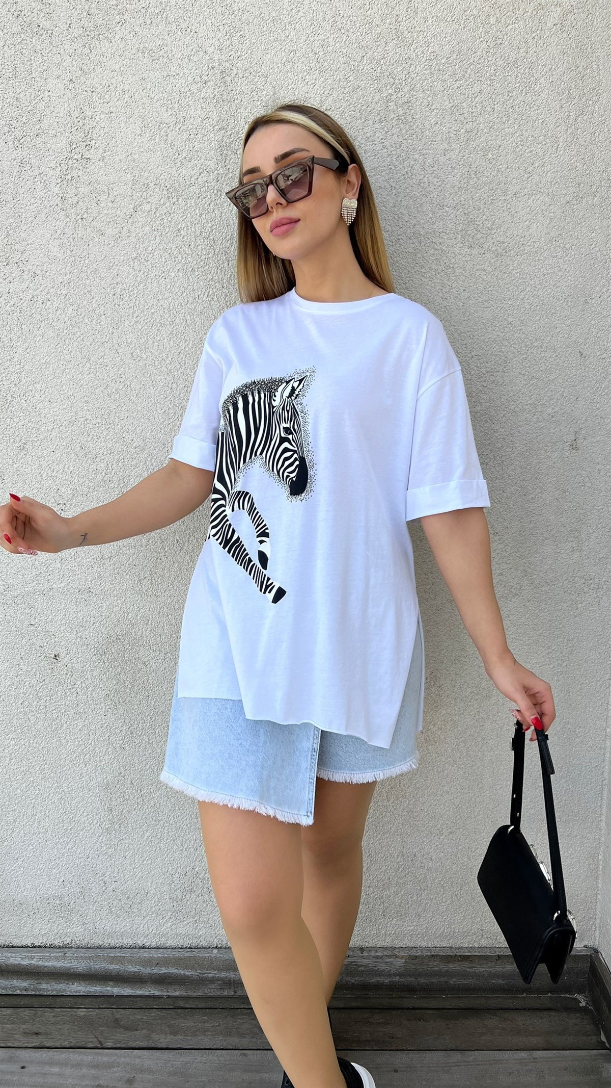 Yırtmaçlı Zebra Desen Beyaz Tshirt