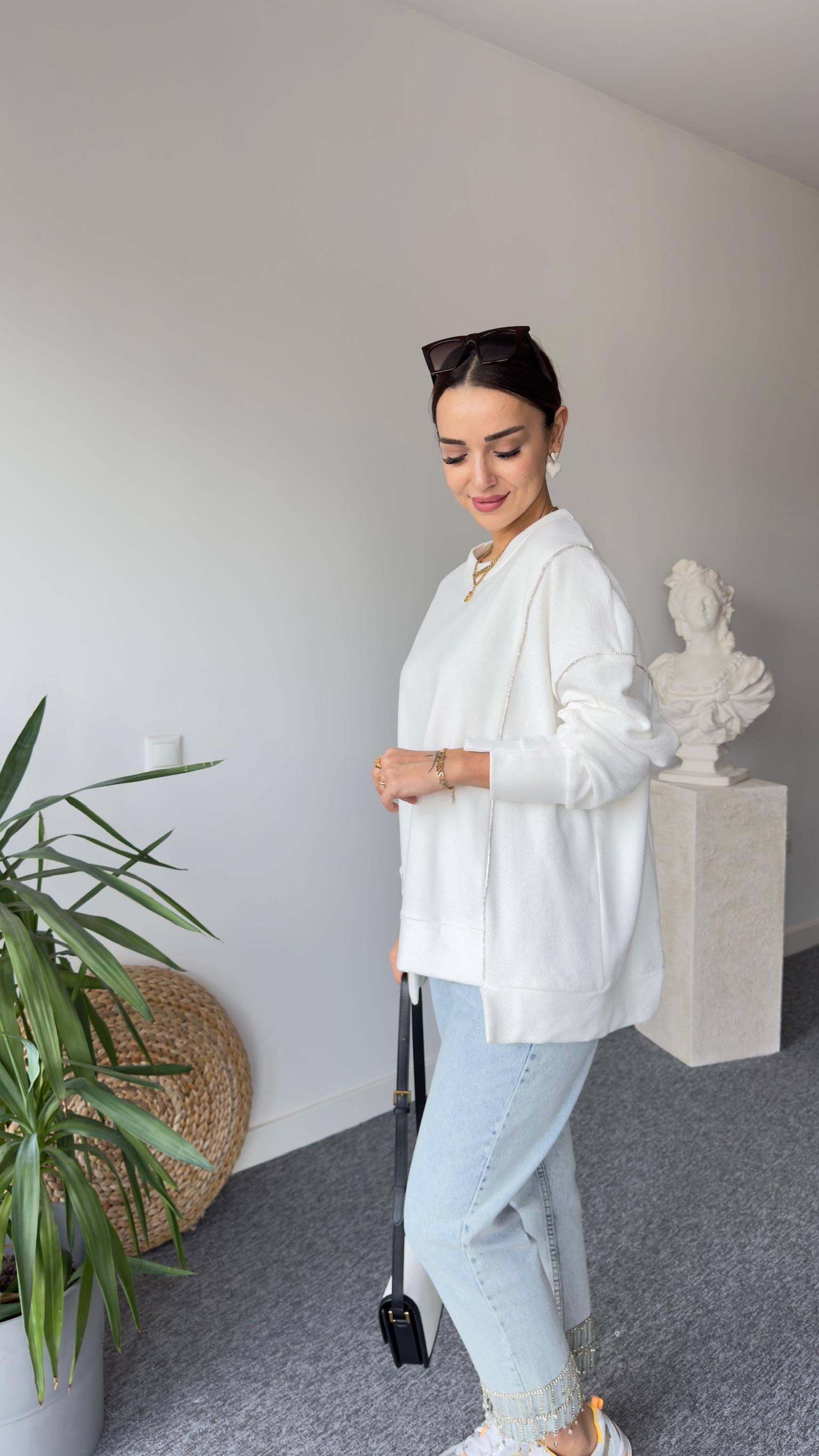 Yela Asimetrik Taş Detay Tasarım Beyaz Sweat