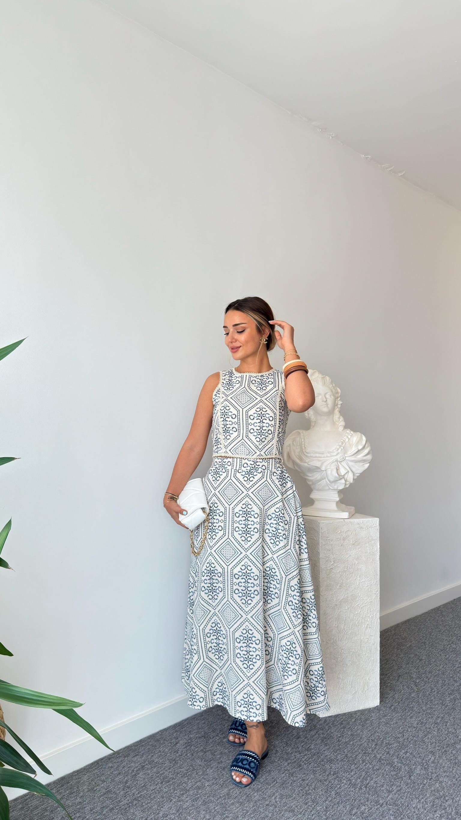 Lacivert Keten Üzeri Desenli Etekli Takım