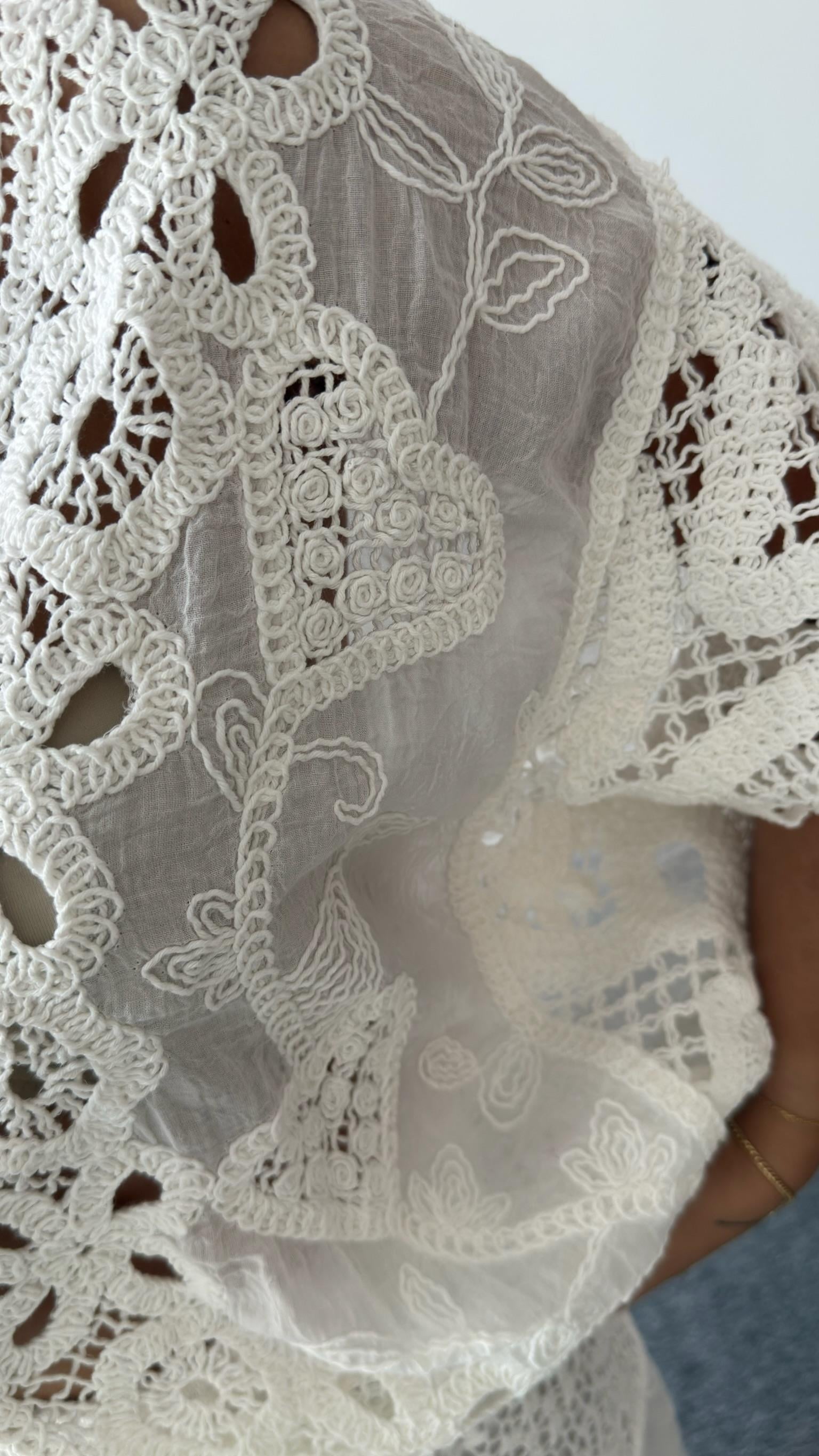 Luwre Tasarım Dantel Detaylı Bluz