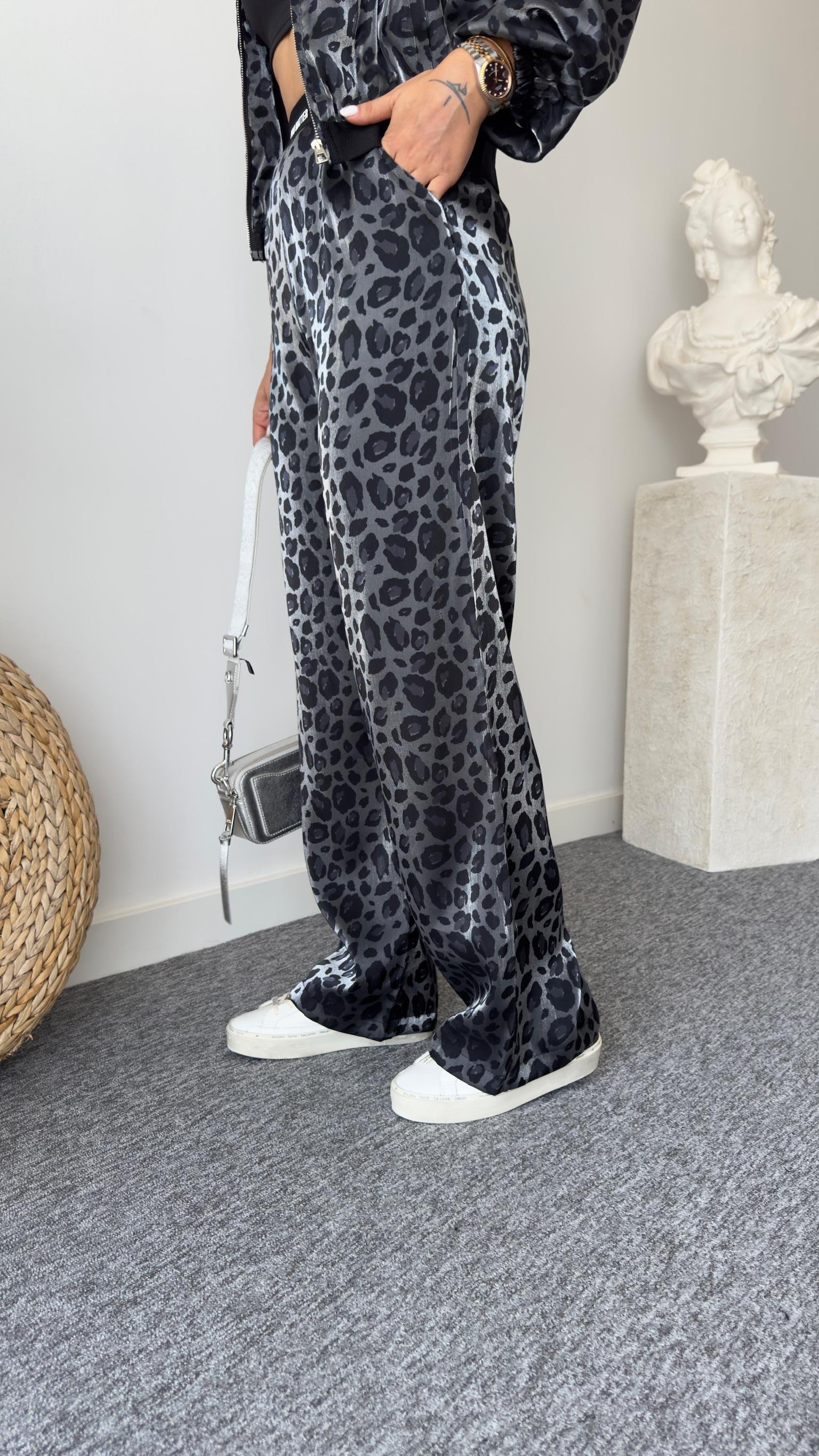 Gri Leopar Desenli Bel Lastikli Pantolon