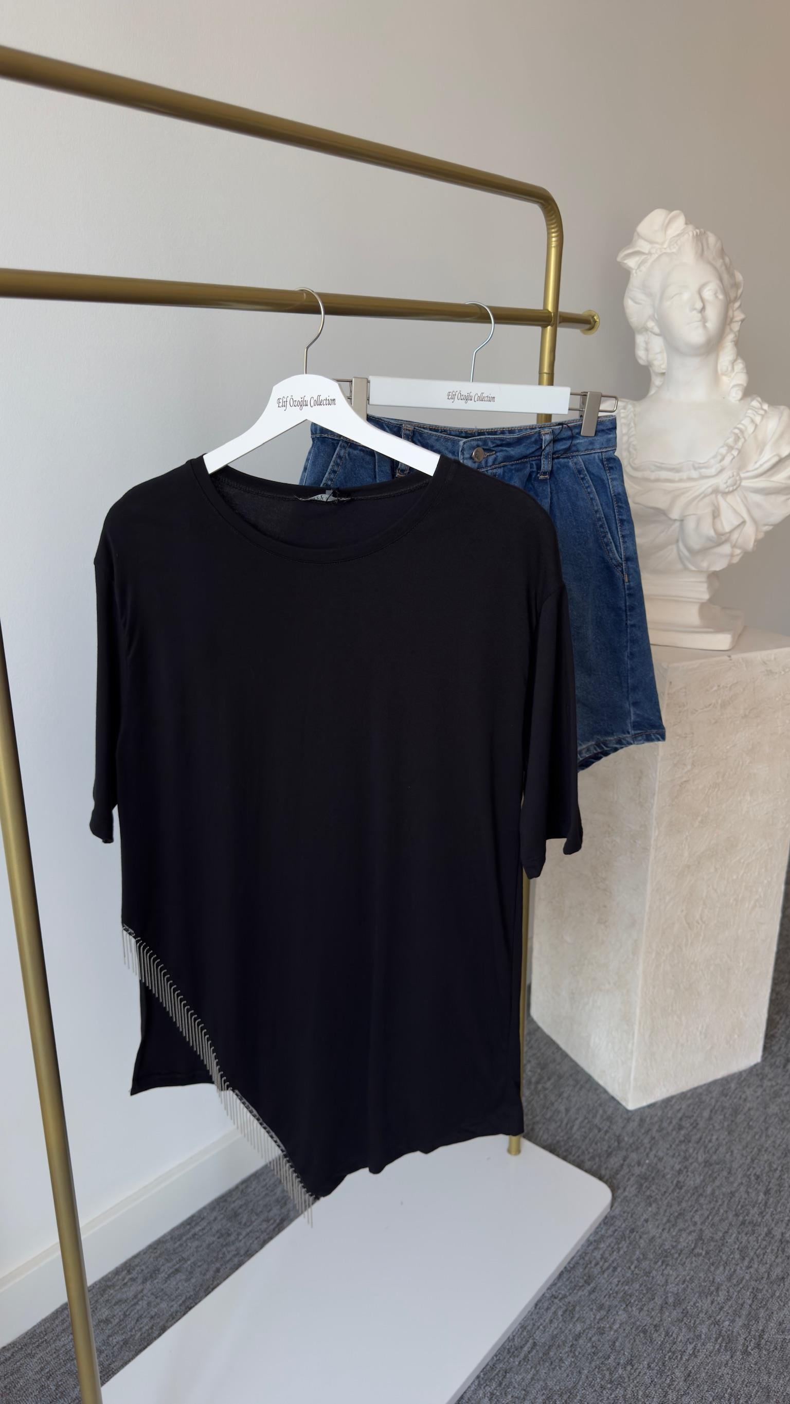 Zincir Detaylı Siyah Tshirt