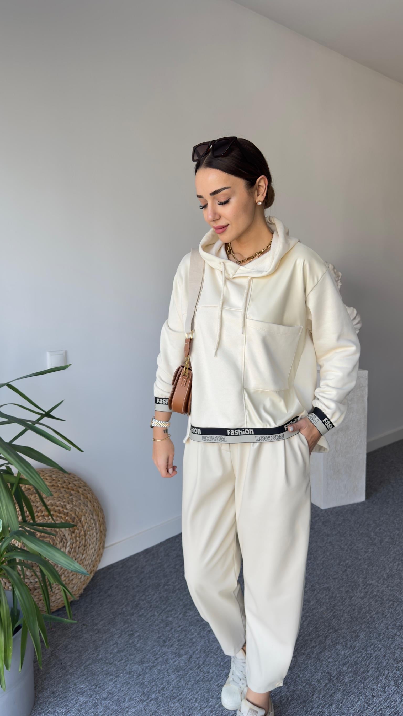 Yazı Ve Deri Detaylı Bej Sweat