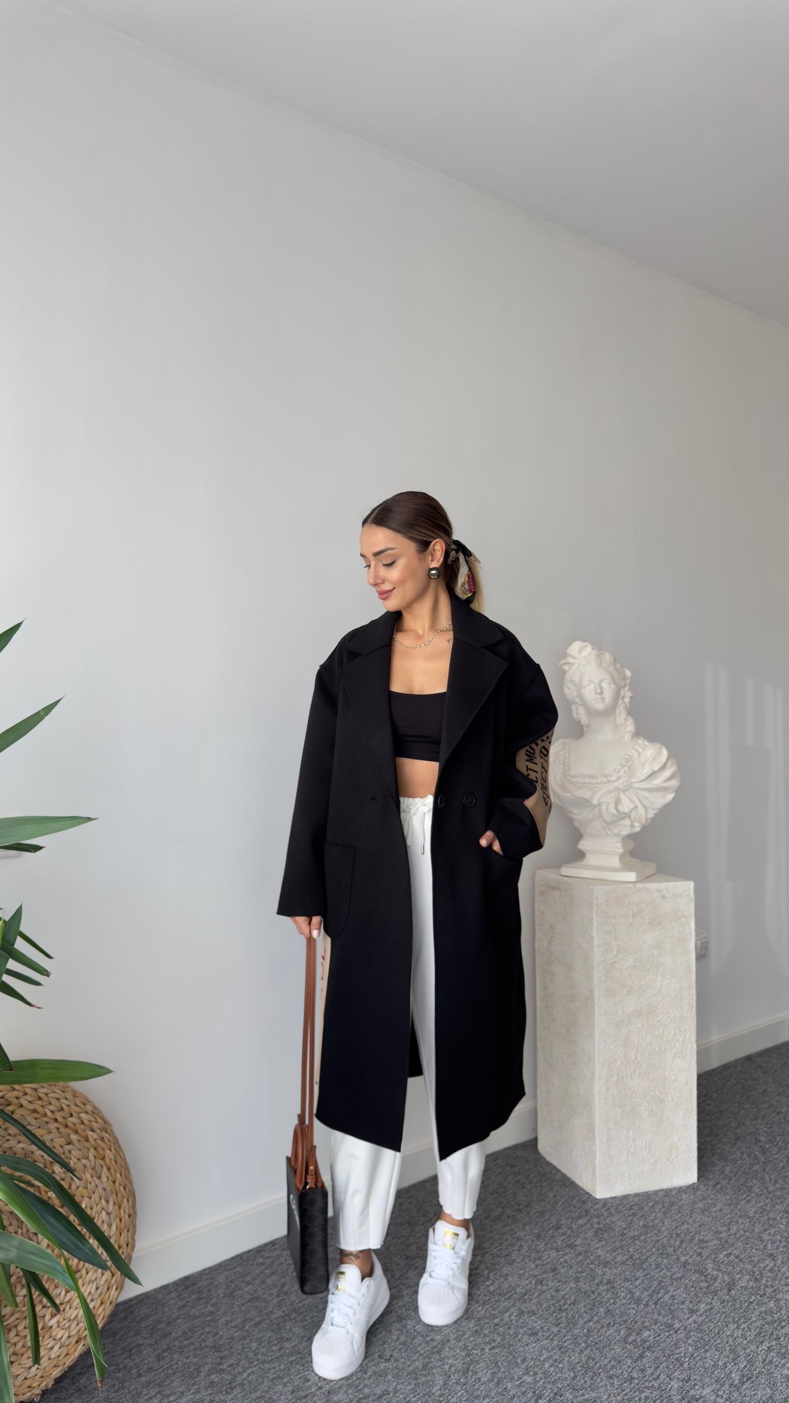 Marike Orj Model Yazı Detaylı Astarlı Siyah Kaban