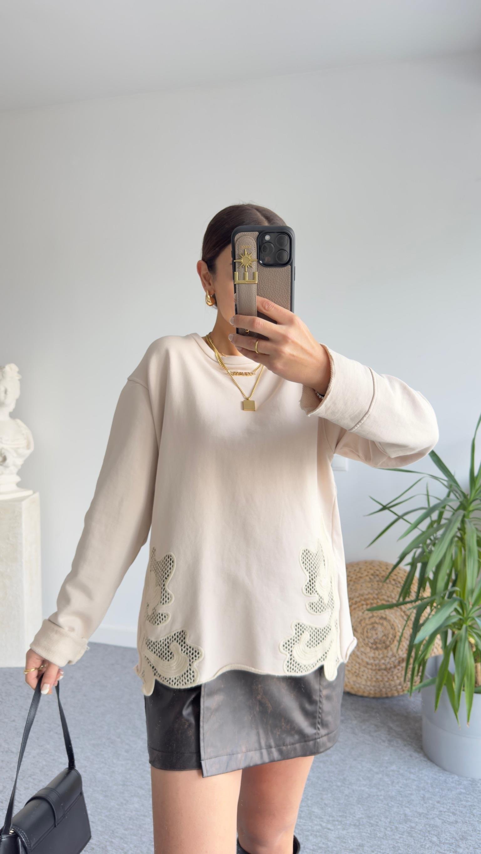 Marka Model Aplike Detay Bej Sweat