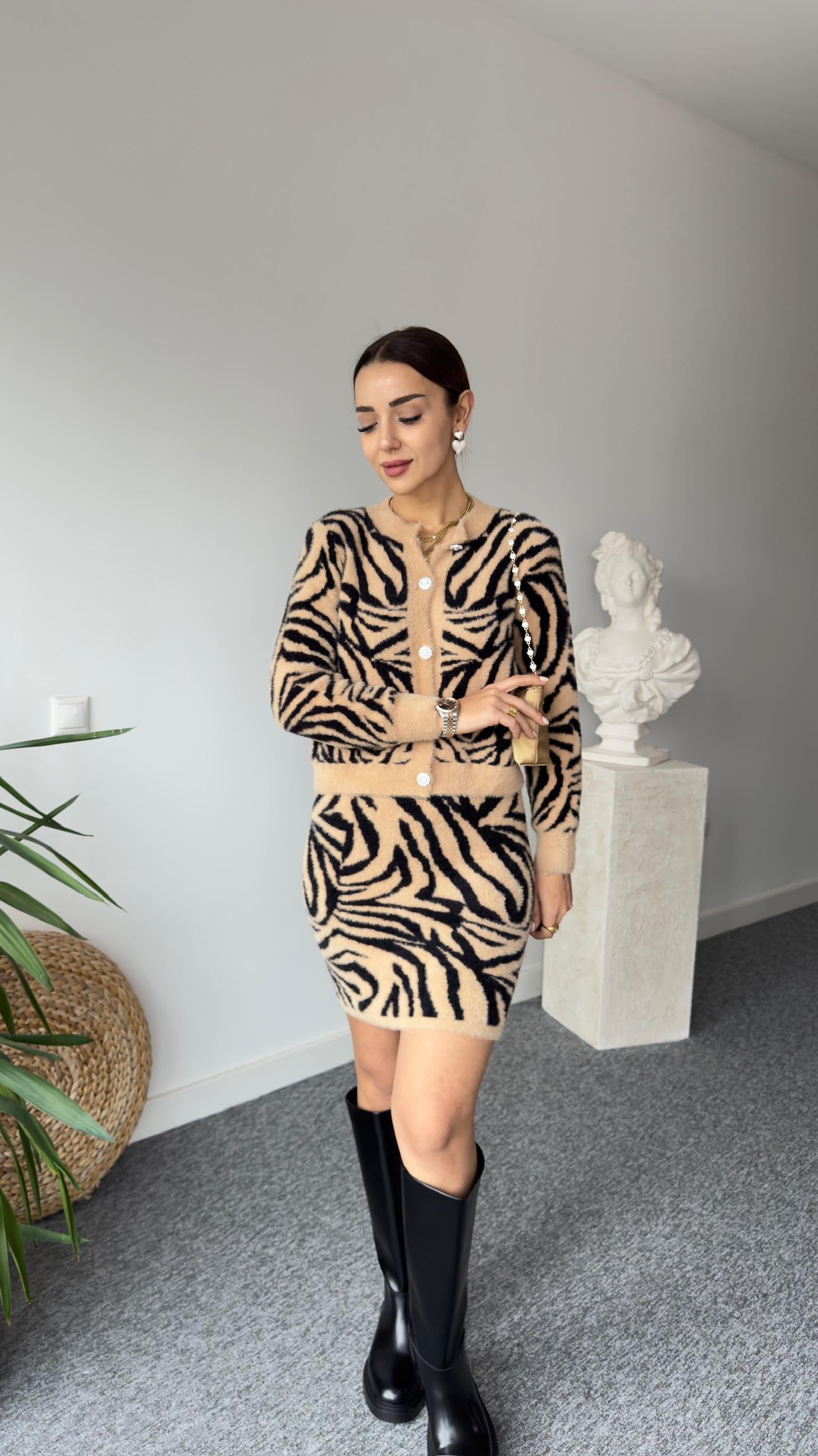 Zebra Desen Yumoş Sakallı Etekli Takım