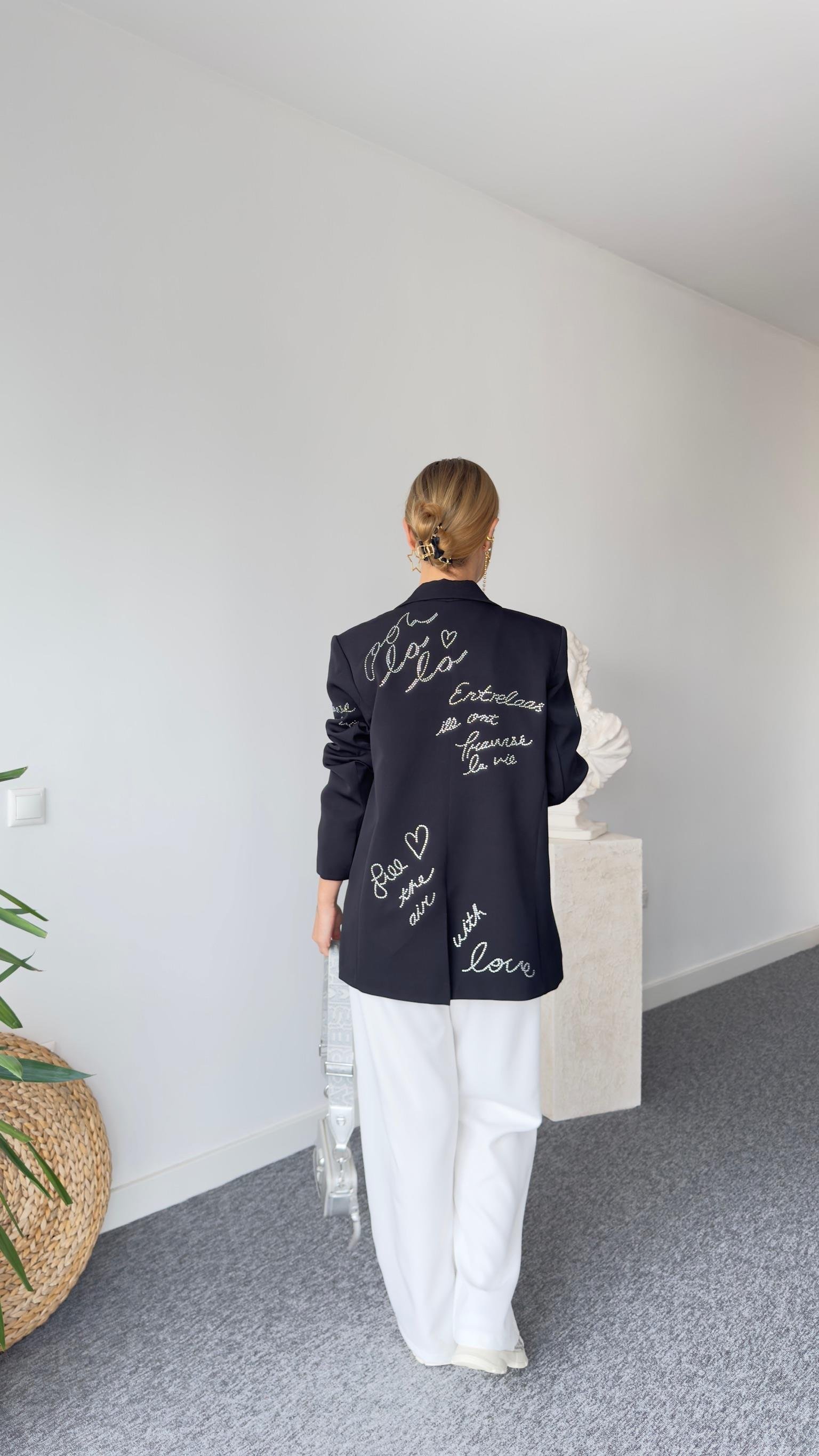 Taş Yazı Detaylı Siyah Tasarım Blazer