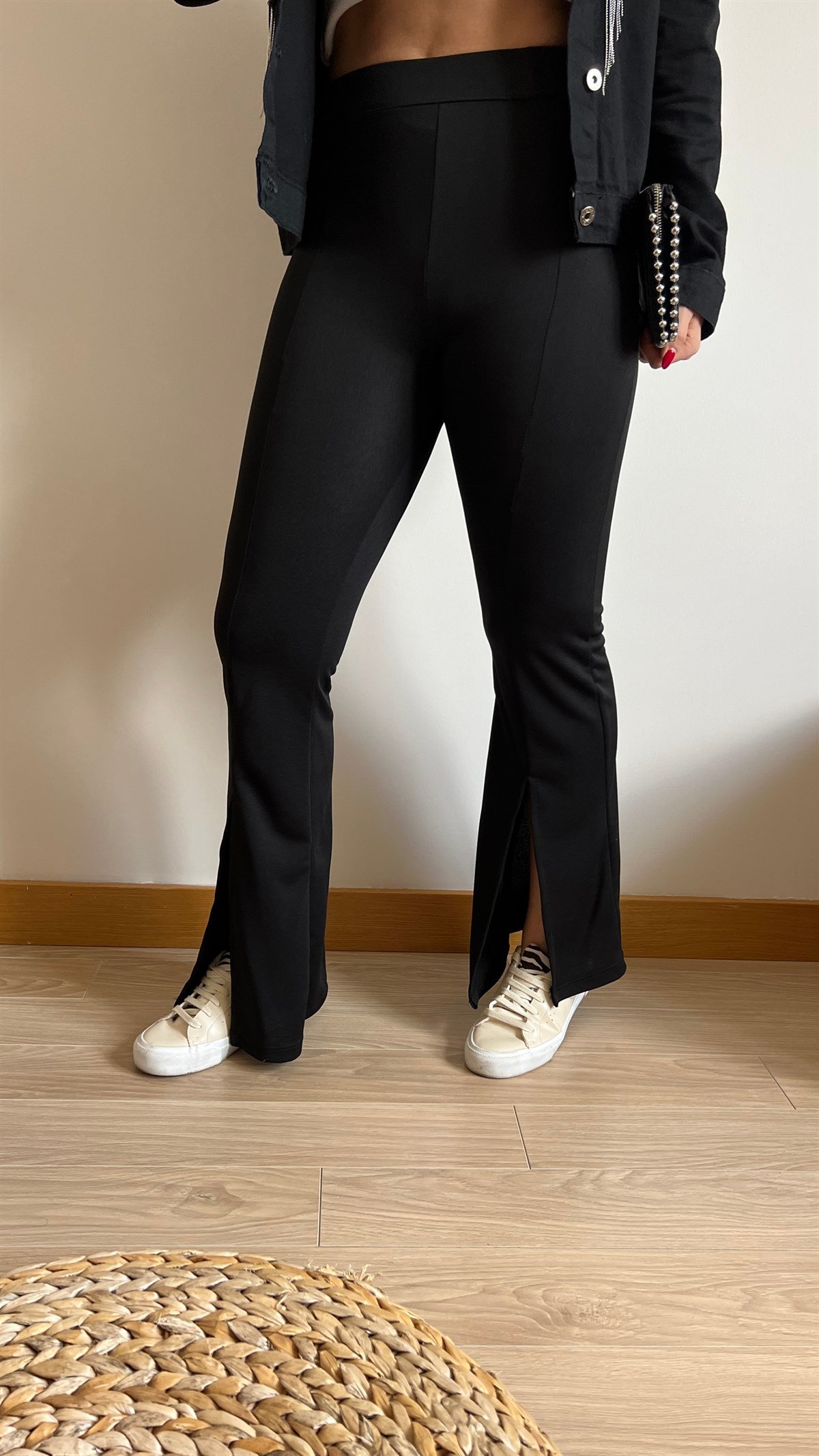 Paça Yırtmaç Detaylı Tayt Pantolon